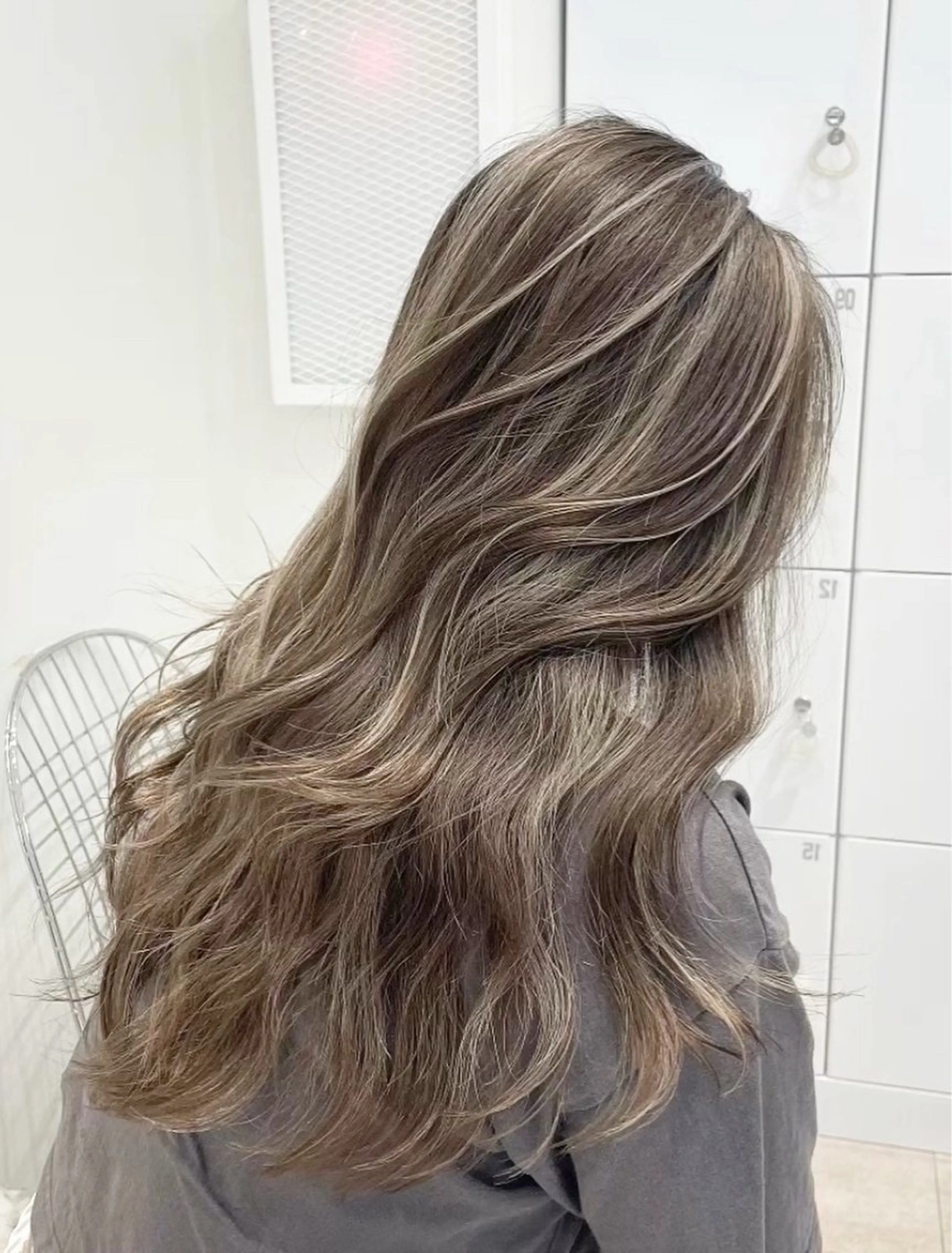 セミロング カラー ハイライトカラー ハイライト ヘアカラー ✨レイヤーカット 海外ヘア/原宿✨のヘアスタイル