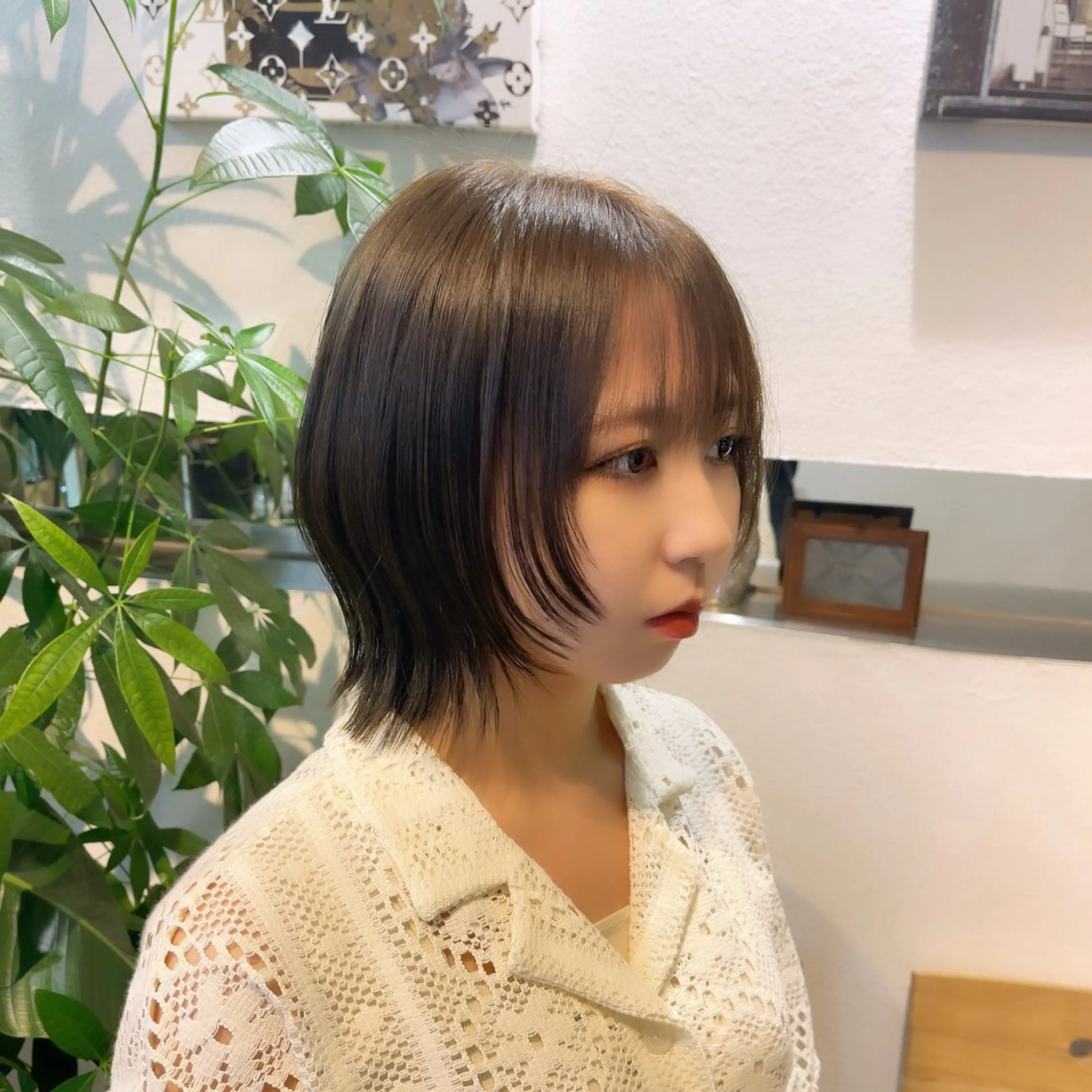 ショート カラー オリーブカラー ボブ くびれヘア 顔周りカット レイヤーカット カット 縮毛矯正 トリートメント suzuka/透明感 カラー 美髪縮毛矯正のヘアスタイル