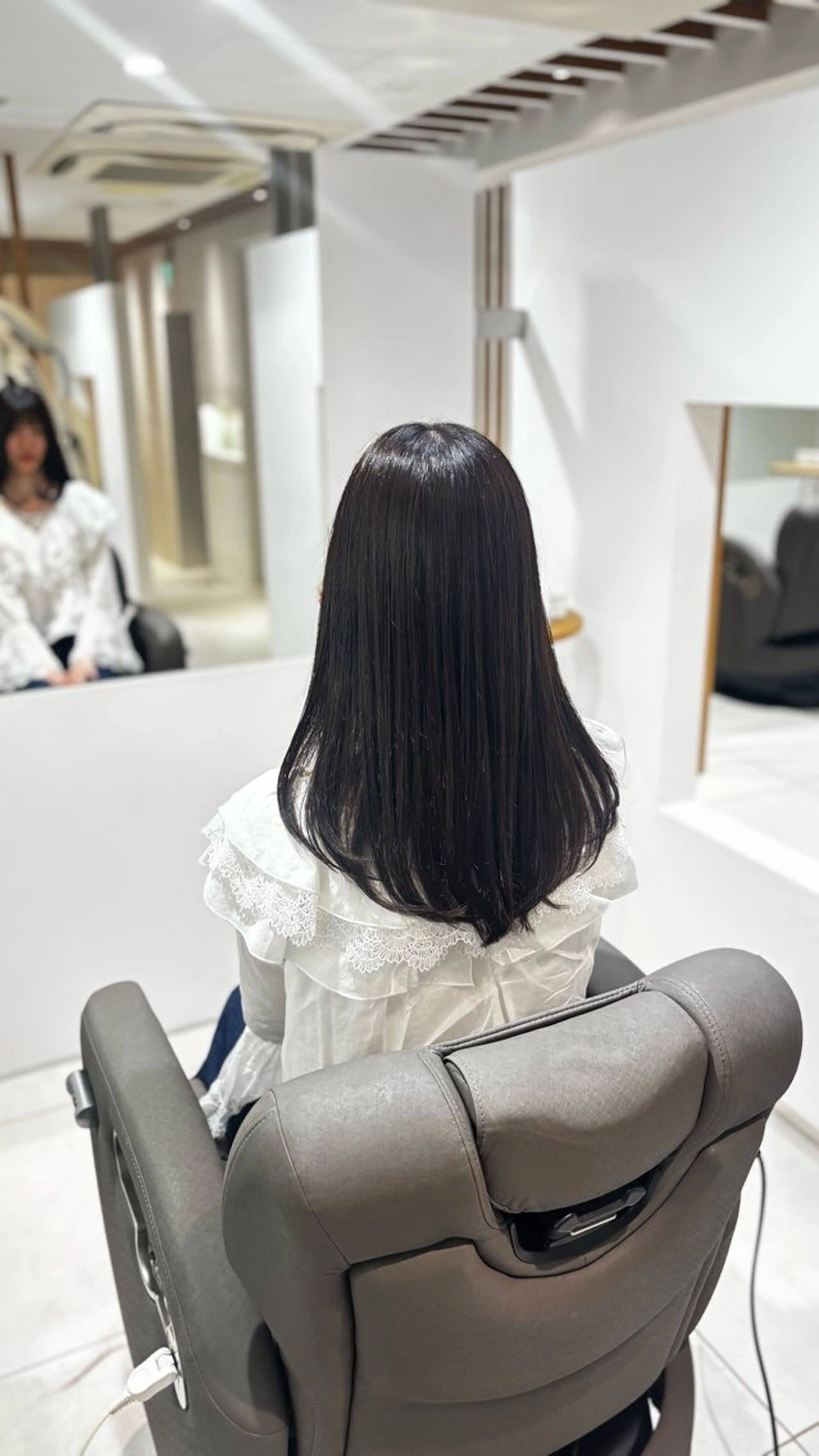 ロング カット ヘアカラー 白土 さくらのヘアスタイル