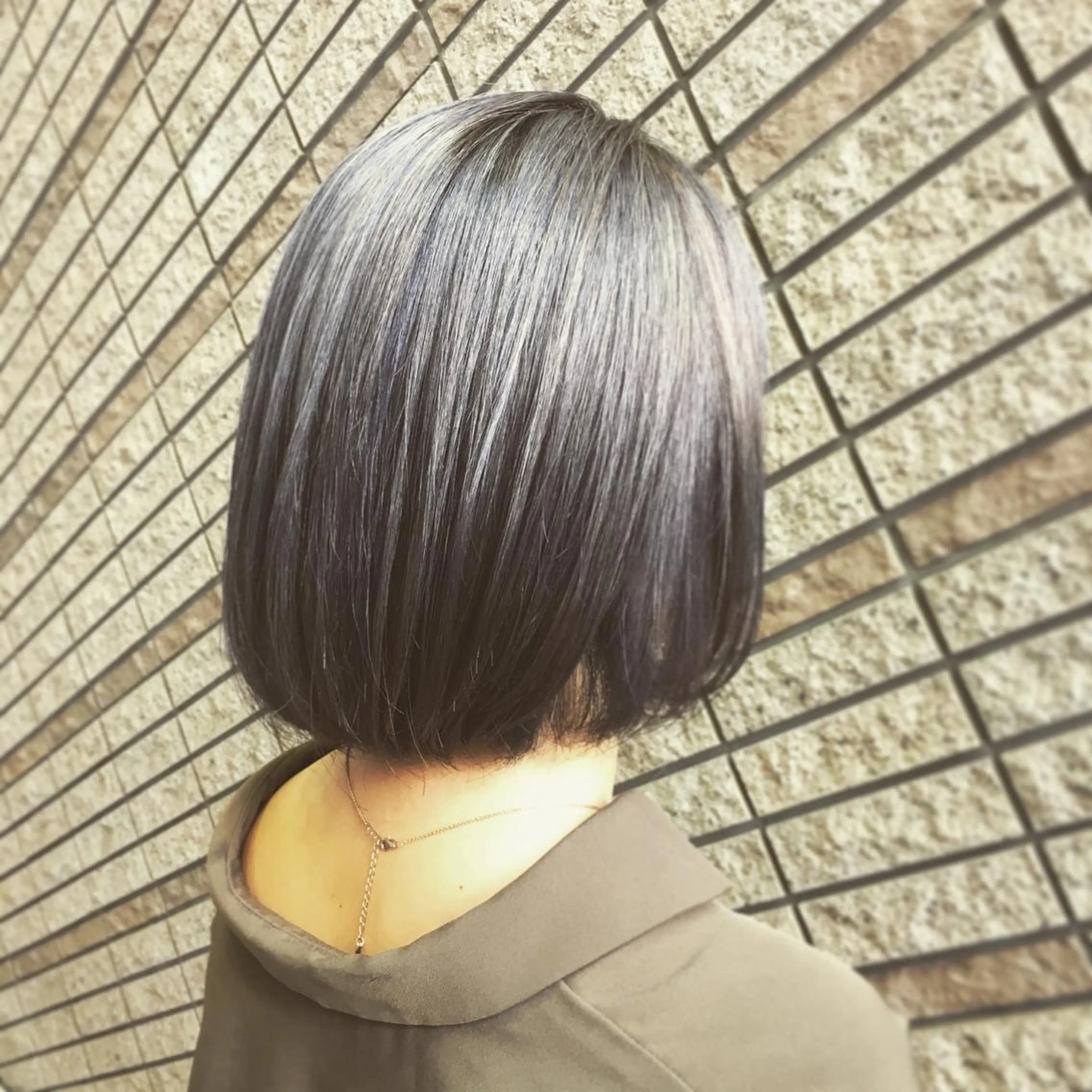 ショート カラー ブルーカラー イルミナカラー シルバー 外国人風カラー カット ヘアカラー N° jillva ♦️川端裕司♦️のヘアスタイル