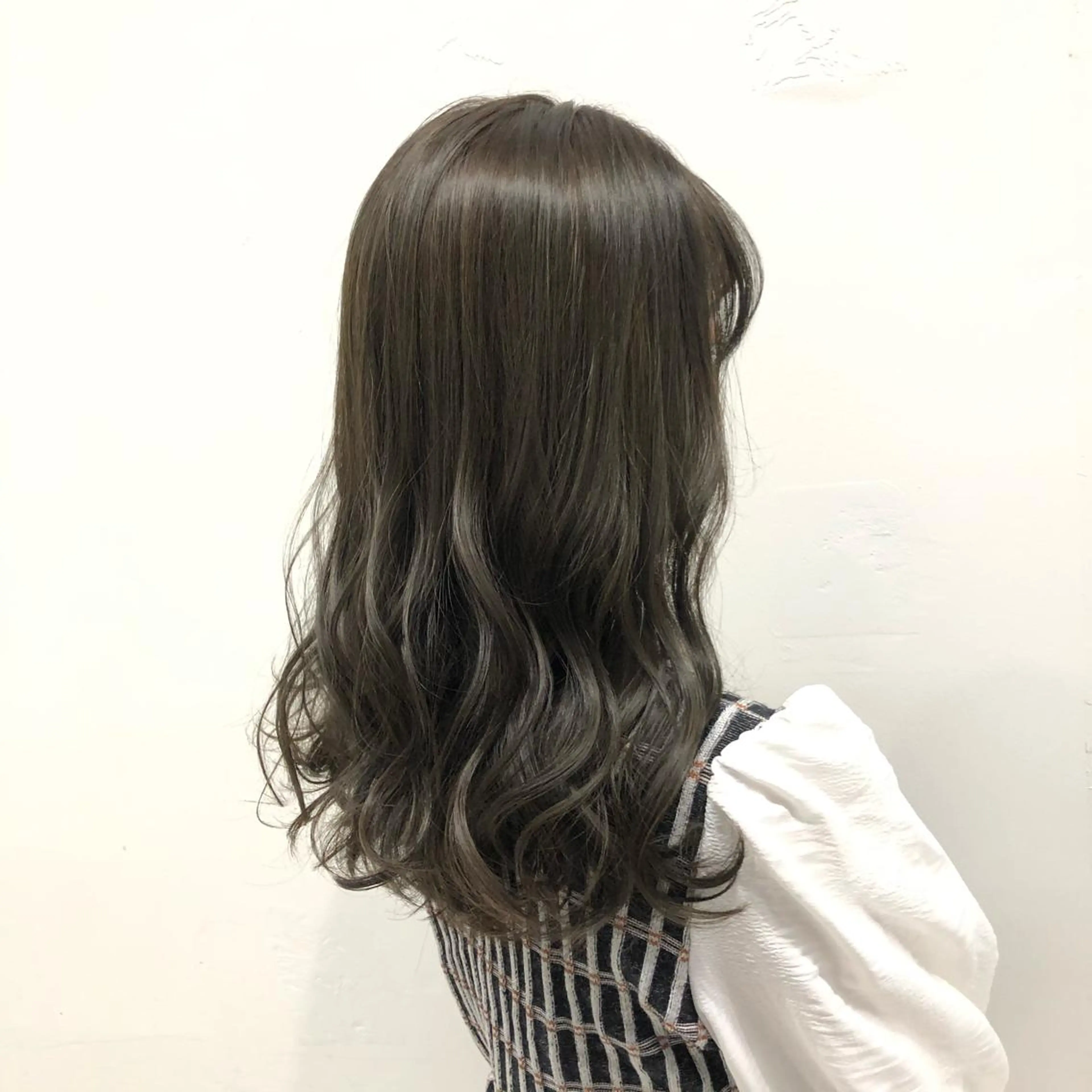 カラー グレージュ オリーブグレージュ オリーブグレー ヘアカラー トリートメント GO TODAY SHAIRE SALON原宿vita店舗所属・🩷完全マンツーマン 💖ASAHIのヘアスタイル