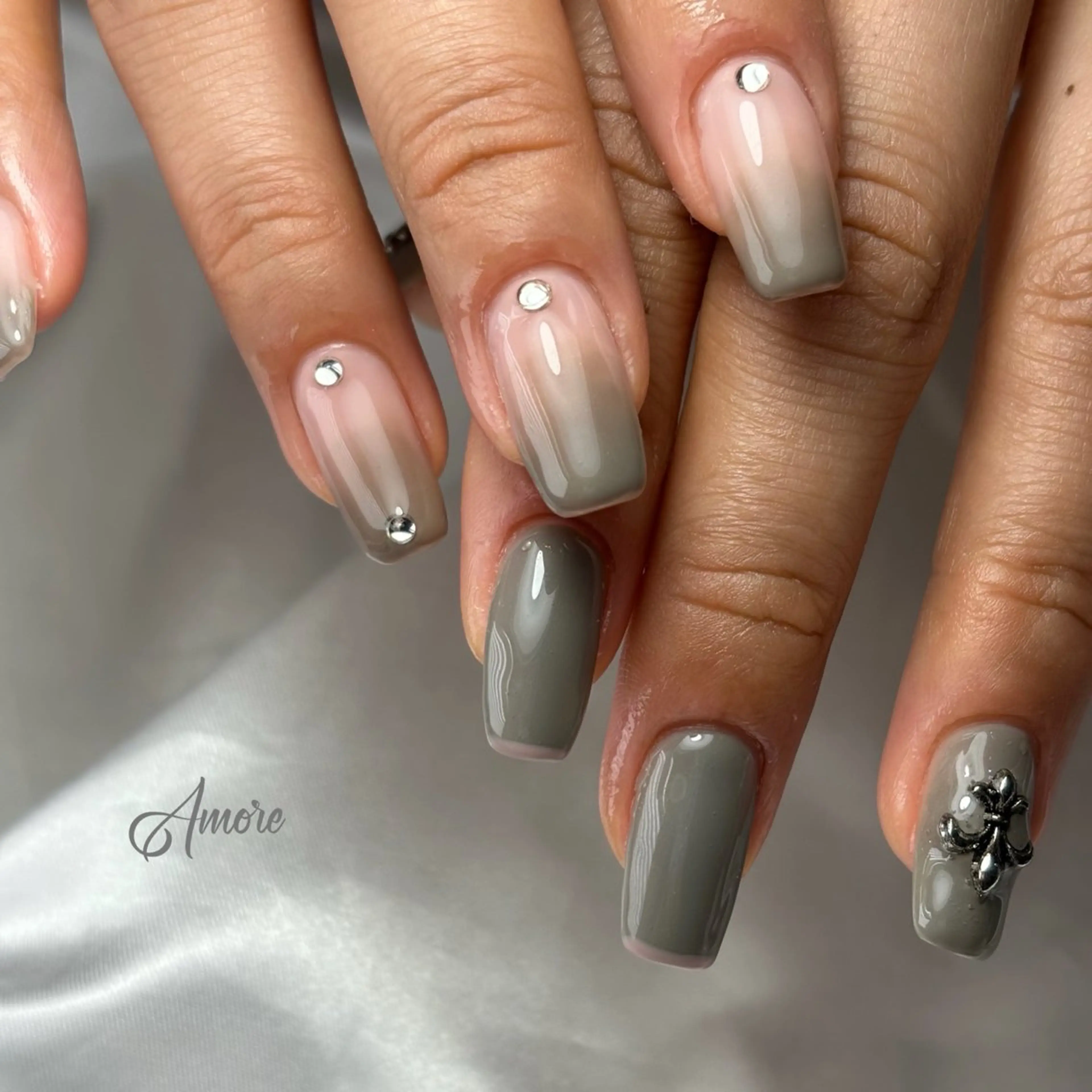 ネイル ジェルネイル キラキラネイル 韓国ネイル マグネットネイル パラジェル You kyehwaのネイルデザイン