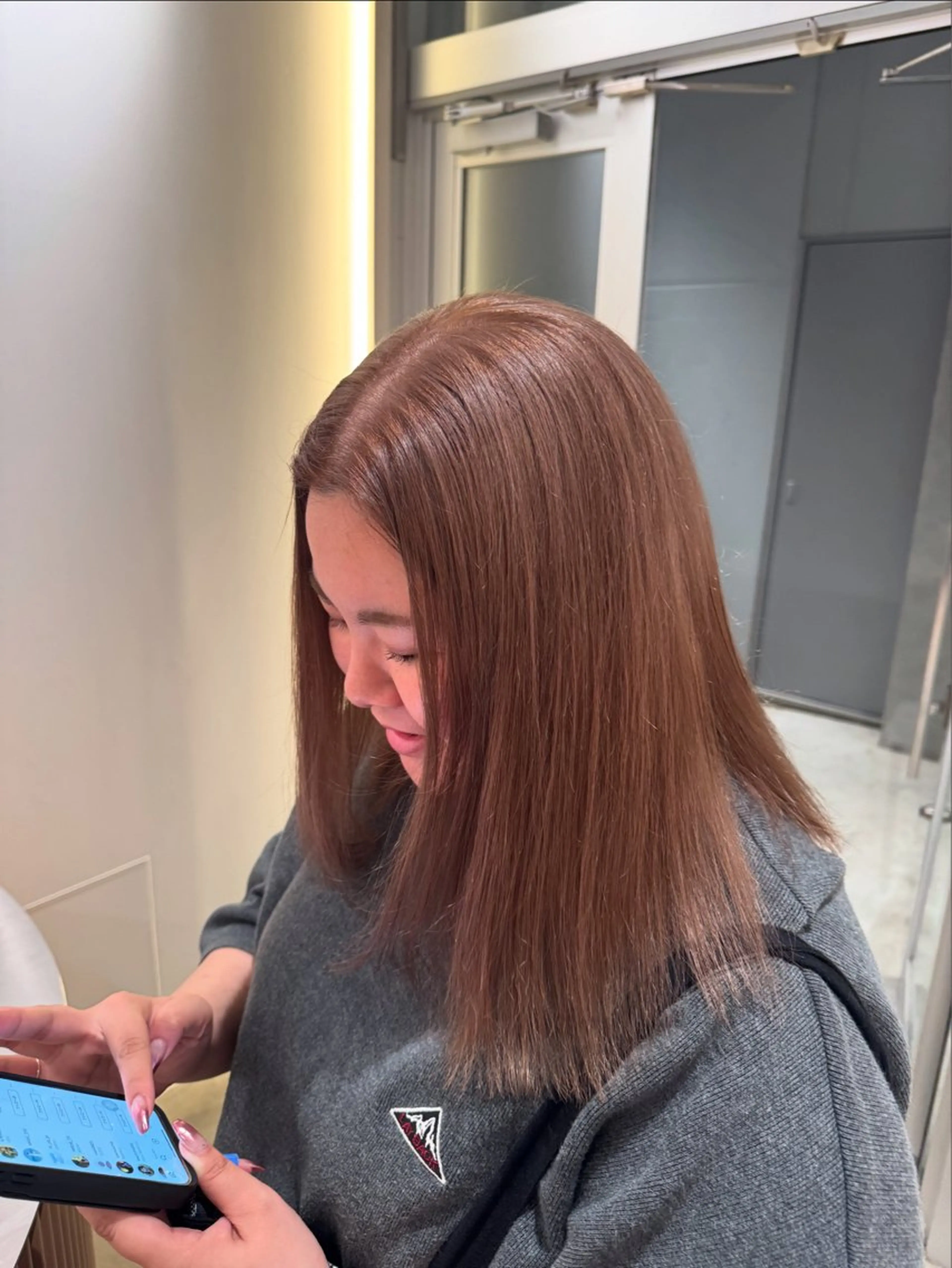 セミロング Karin/ブリーチ ・ハイトーンのヘアスタイル