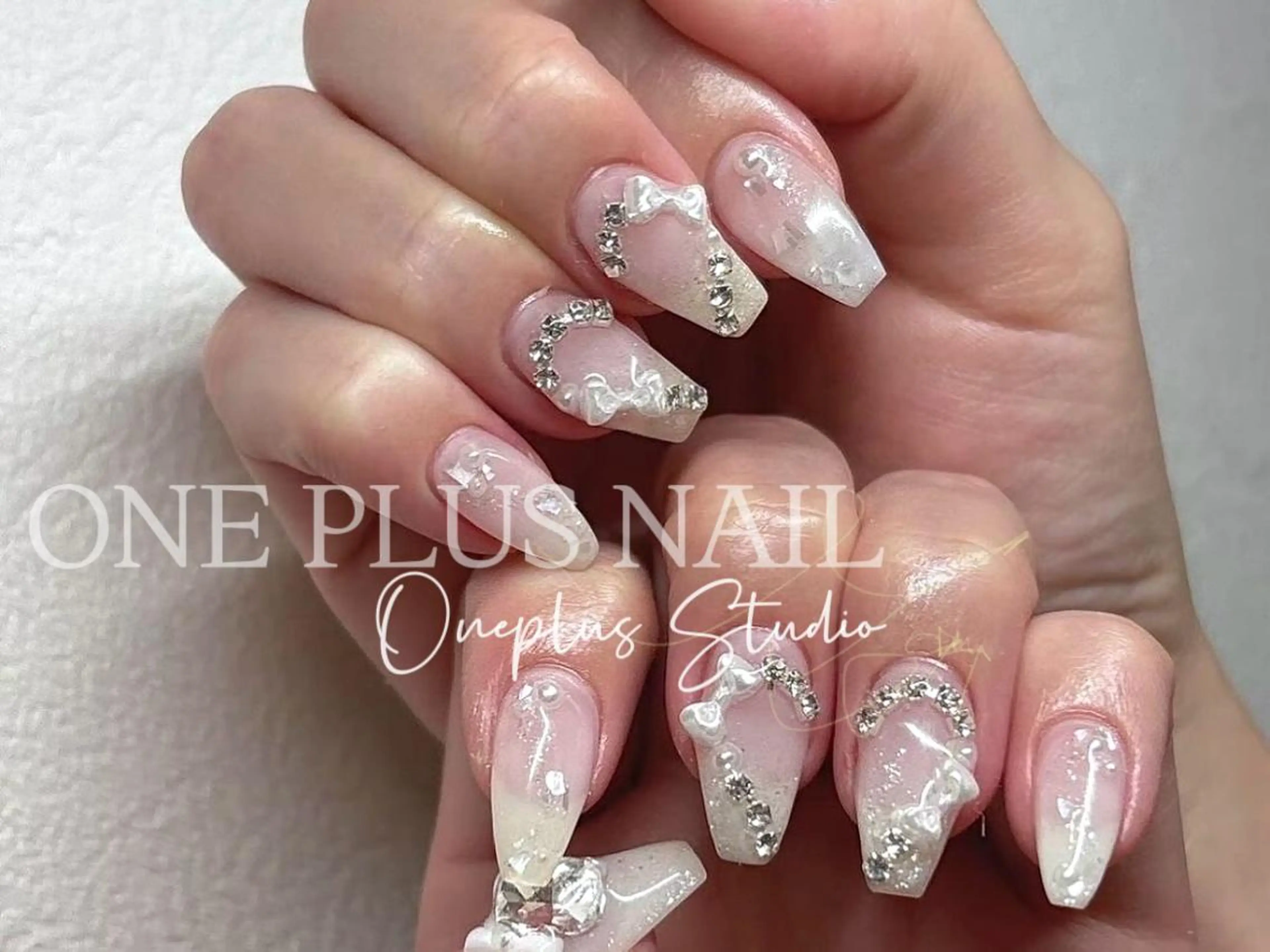 ネイル アートネイル オーロラネイル ガーリー キラキラネイル 韓国ネイル haruka 🧸のネイルデザイン