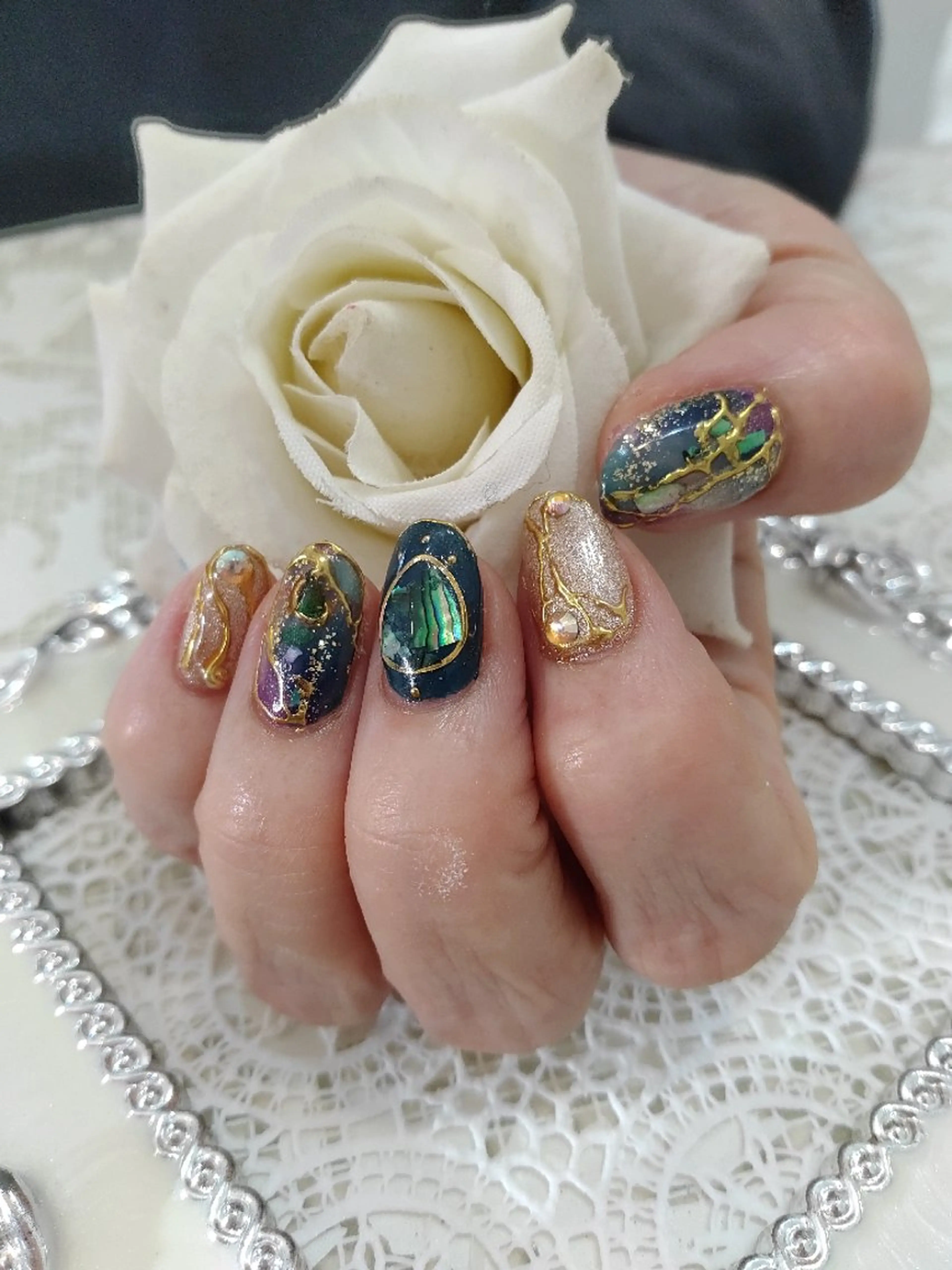 ネイル エステとネイル ローズコンフォートのネイルデザイン