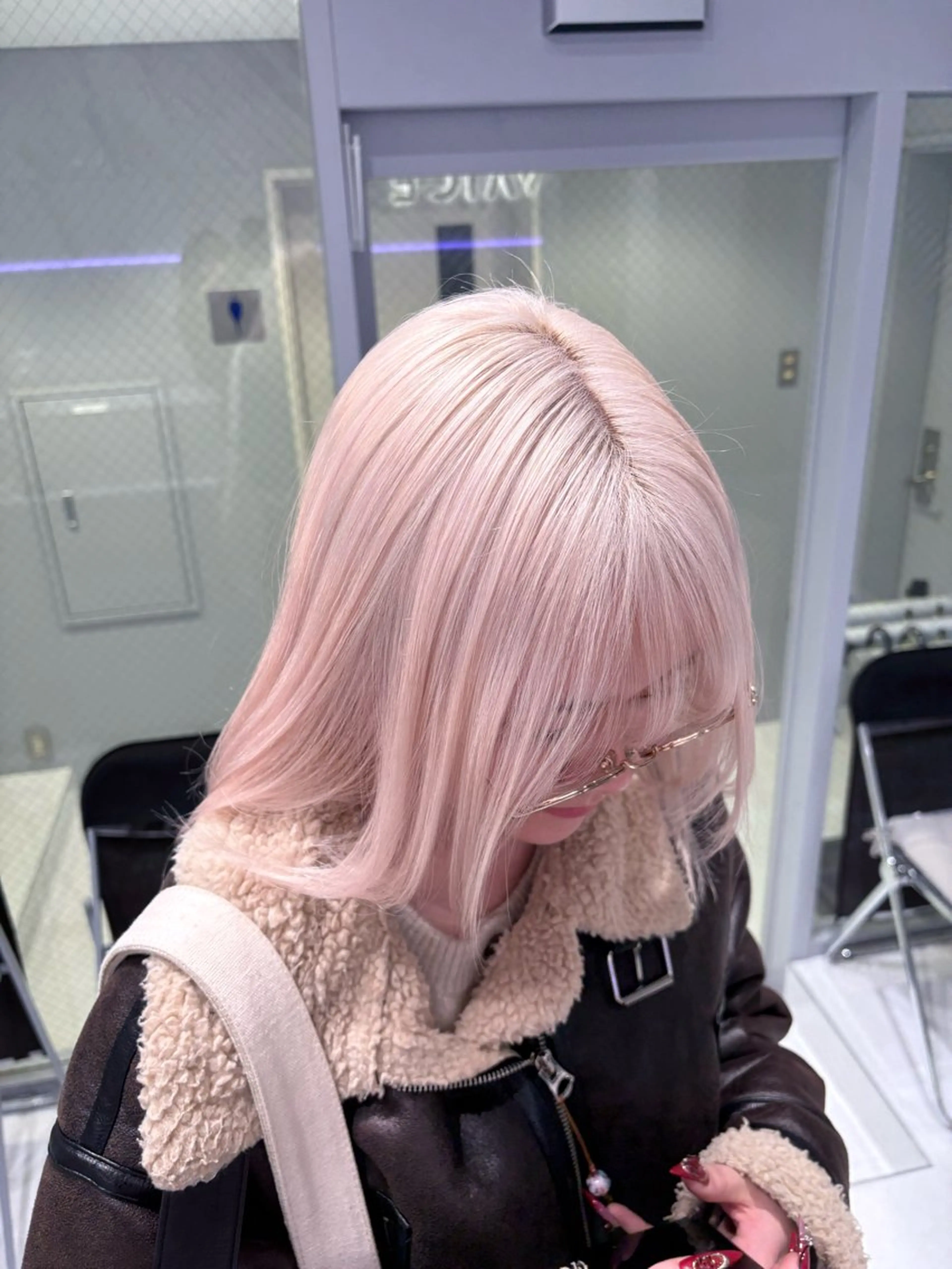 ミディアム カラー カット ヘアカラー トリートメント 菜々🫧新宿 透明感ケアブリーチのヘアスタイル