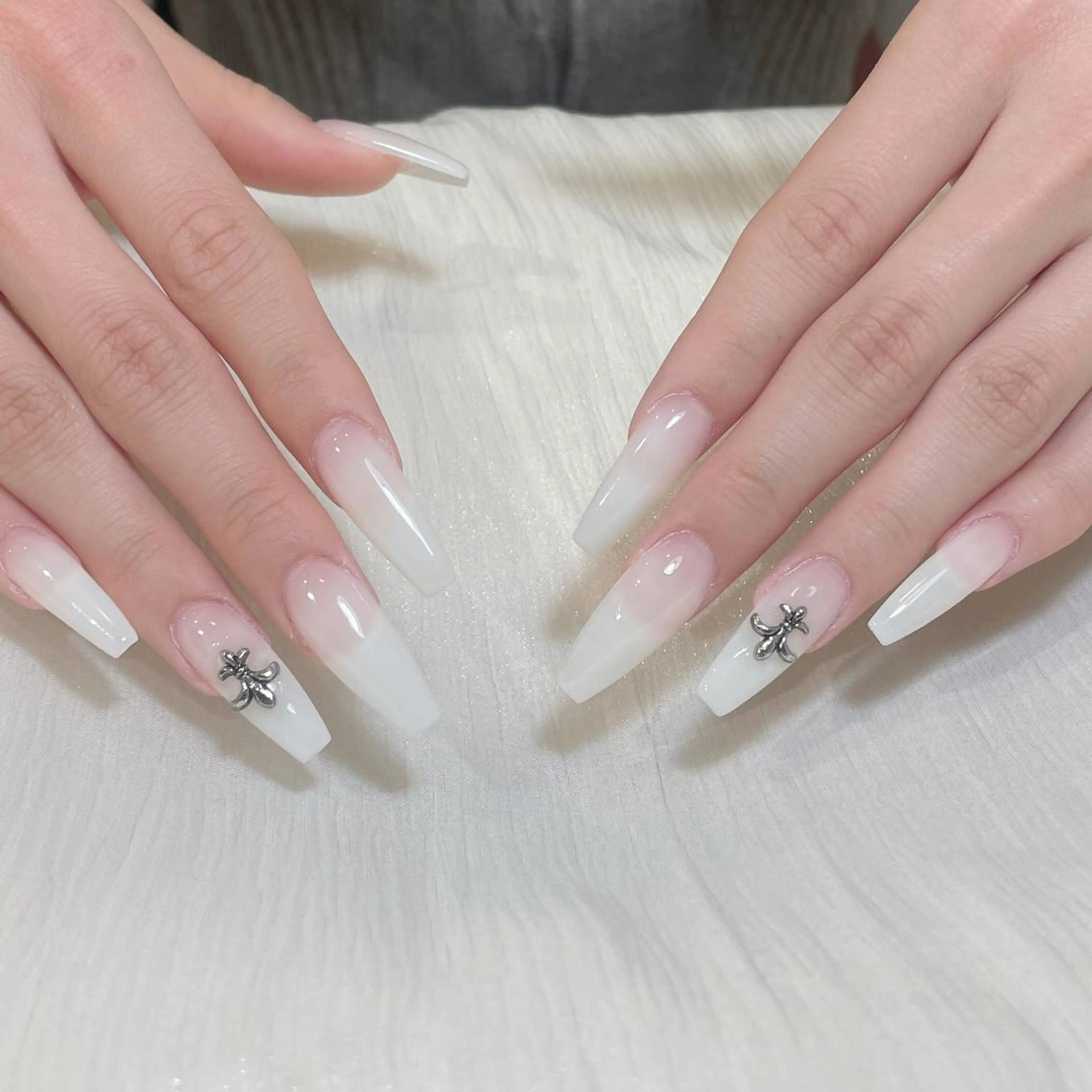 ネイル アートネイル オーロラネイル ガーリー キラキラネイル 韓国ネイル ハンドネイル Una NAILMANAMIのネイルデザイン