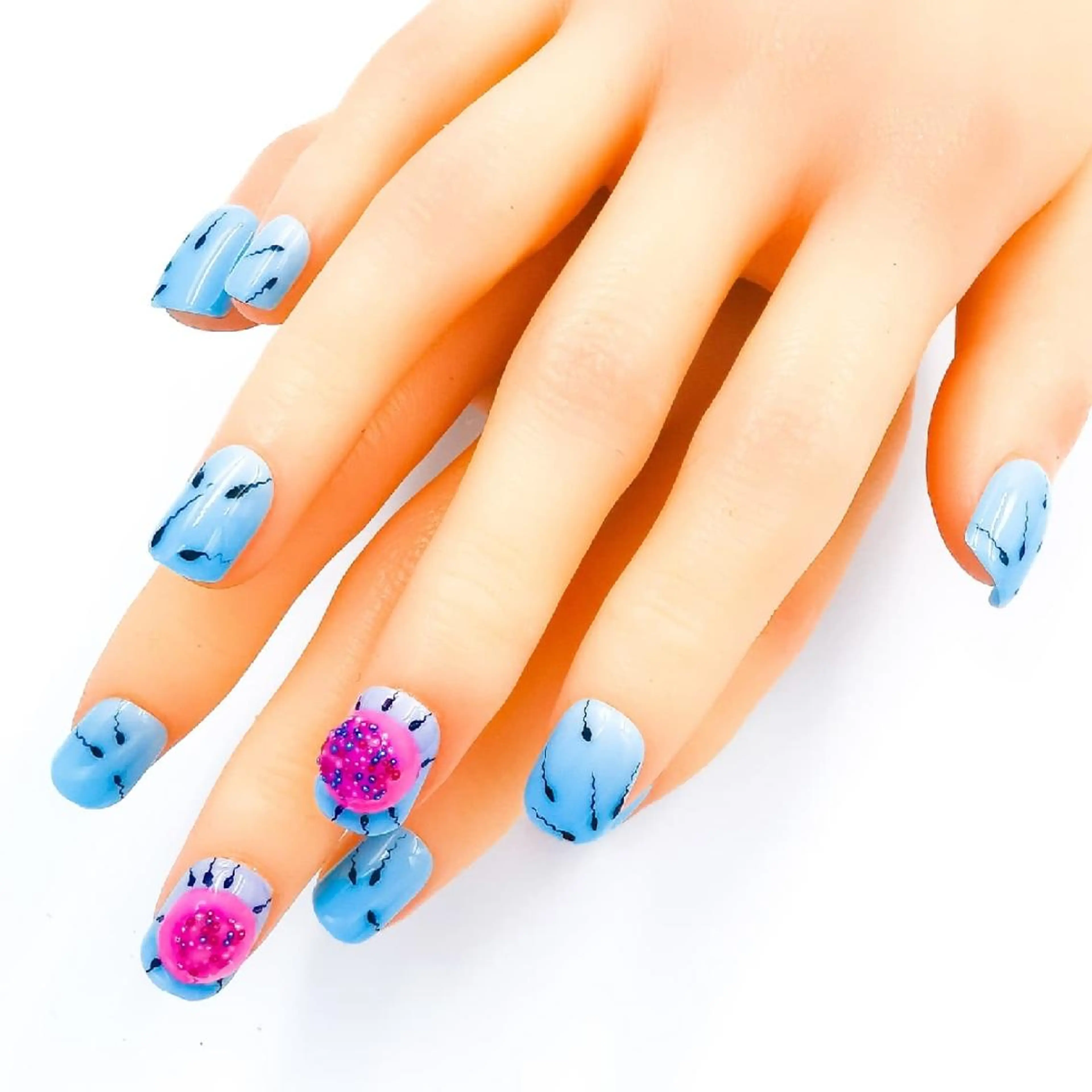 ネイル グリーン 赤色 ル ンのネイルデザイン