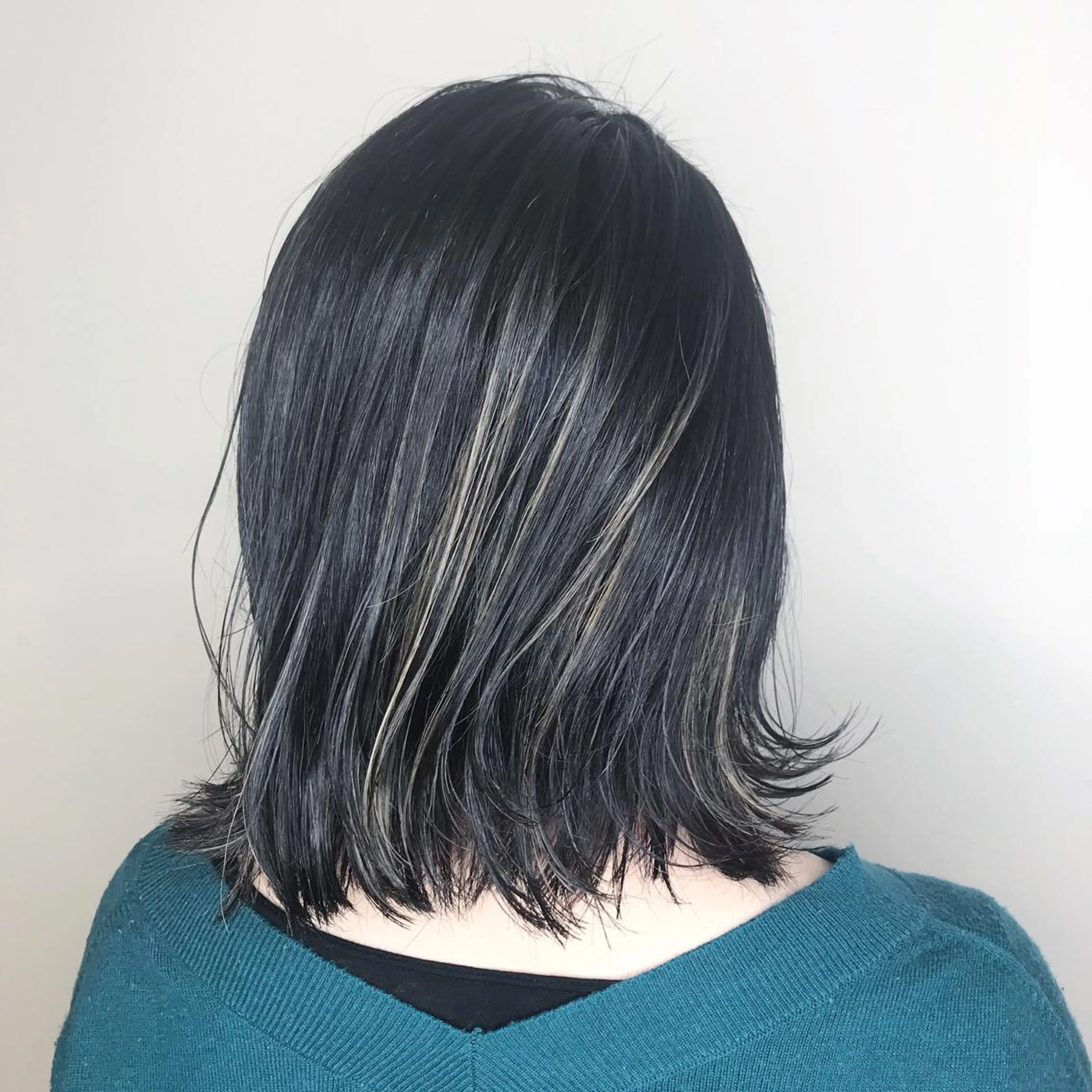 ショート カラー アッシュ アッシュグレー アッシュグレージュ バレイヤージュ ベージュカラー AMI Hair  supply所属・髪質改善カラー 韓国風レイヤーのヘアスタイル