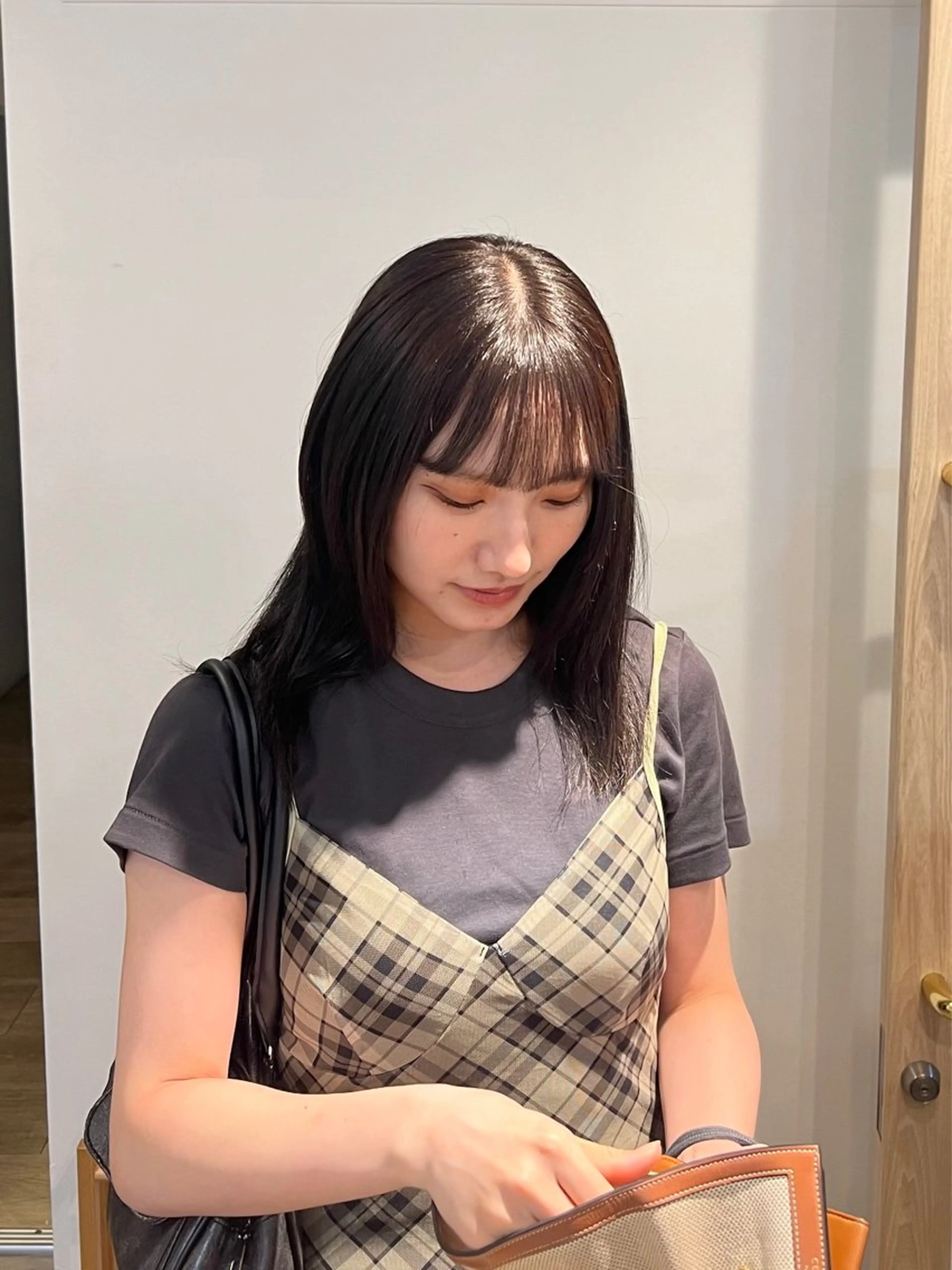 ミディアム カラー ダークグレー ダークグレージュ グレージュ H 梅田所属・藤本 泰 /レイヤー カットモデル様募集中のヘアスタイル