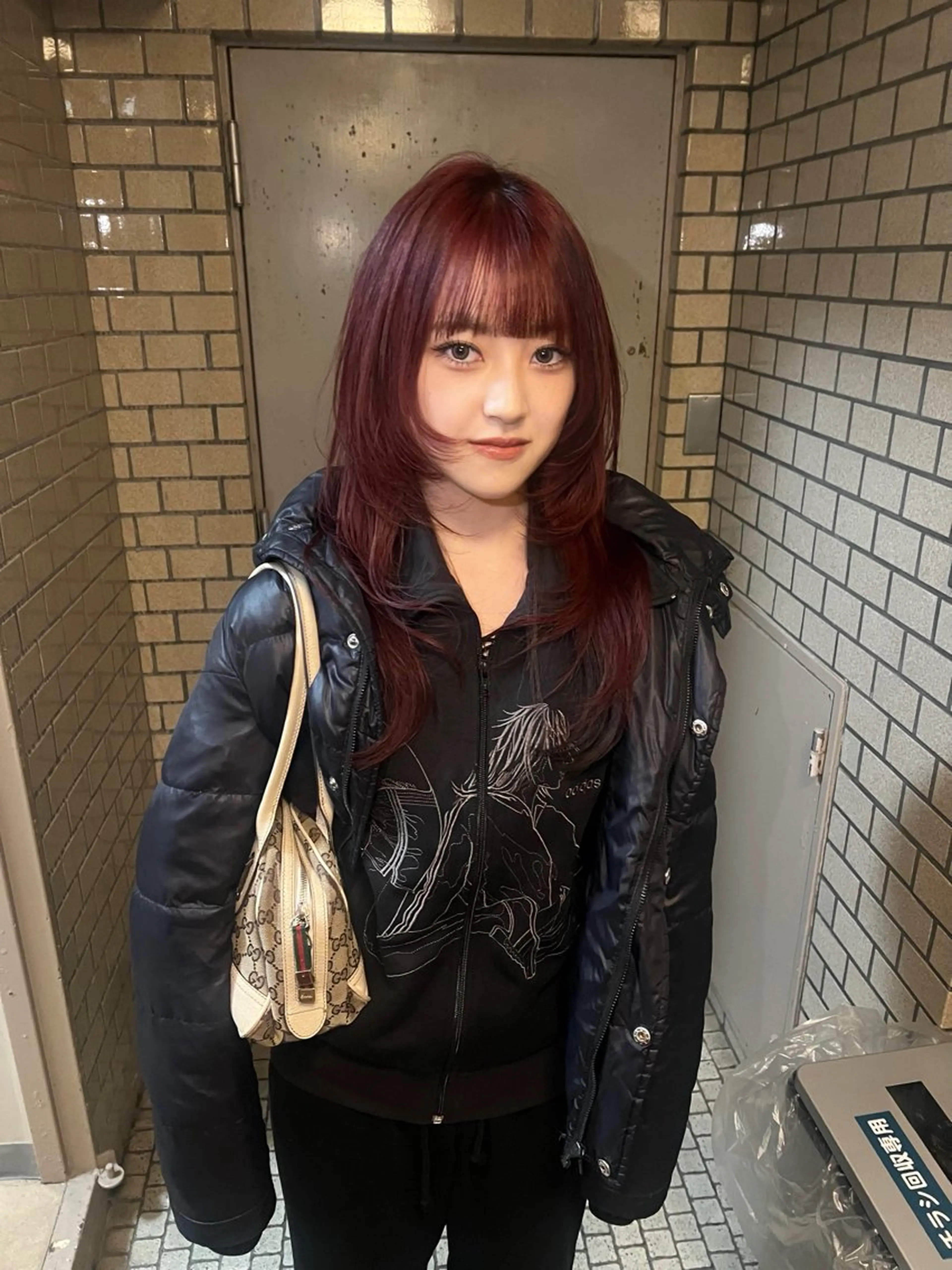 セミロング 室屋 鈴音のヘアスタイル