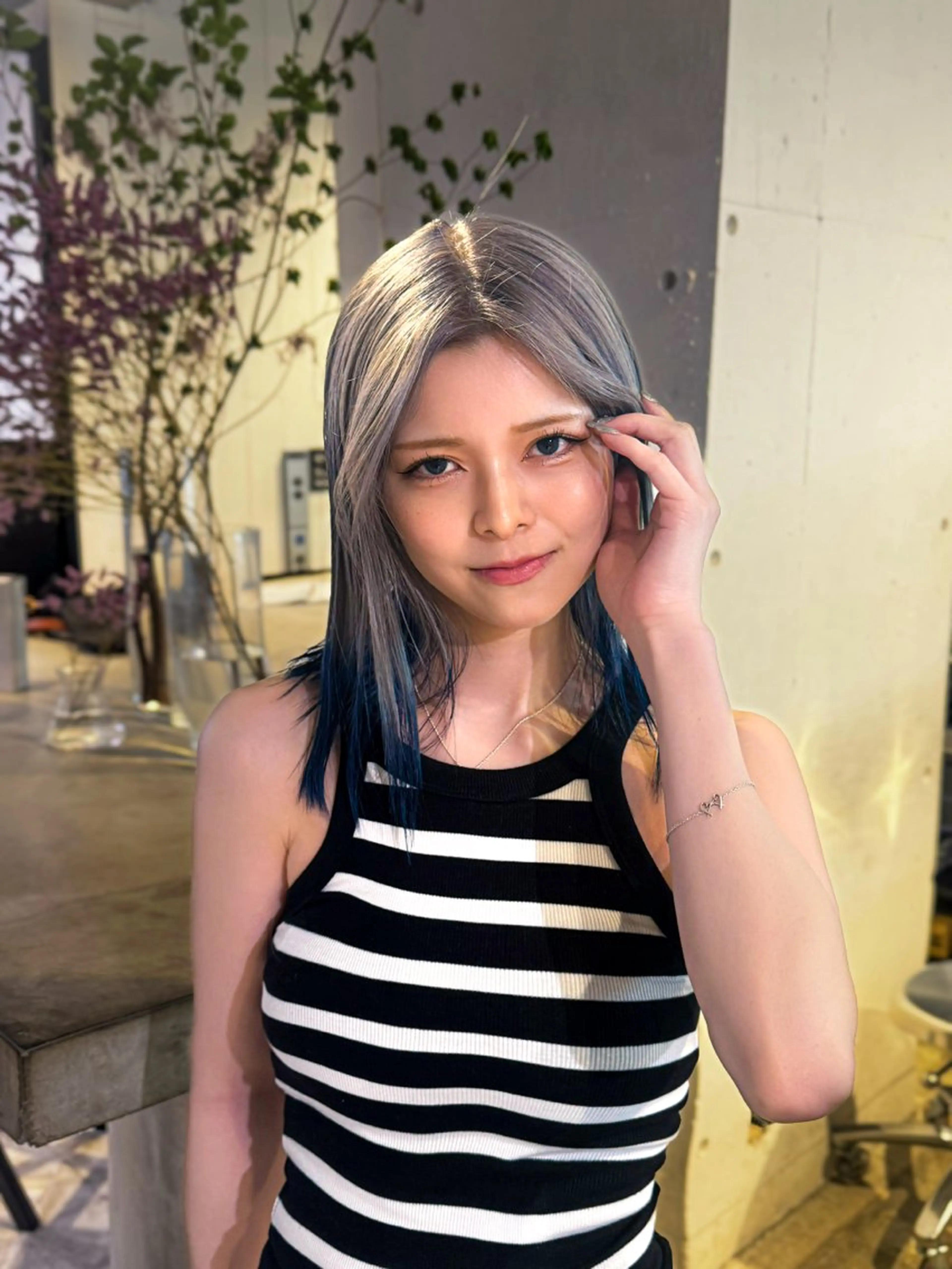 ミディアム カラー ヘアカラー 派手髪デザイン なかむらるか🐬💞のヘアスタイル