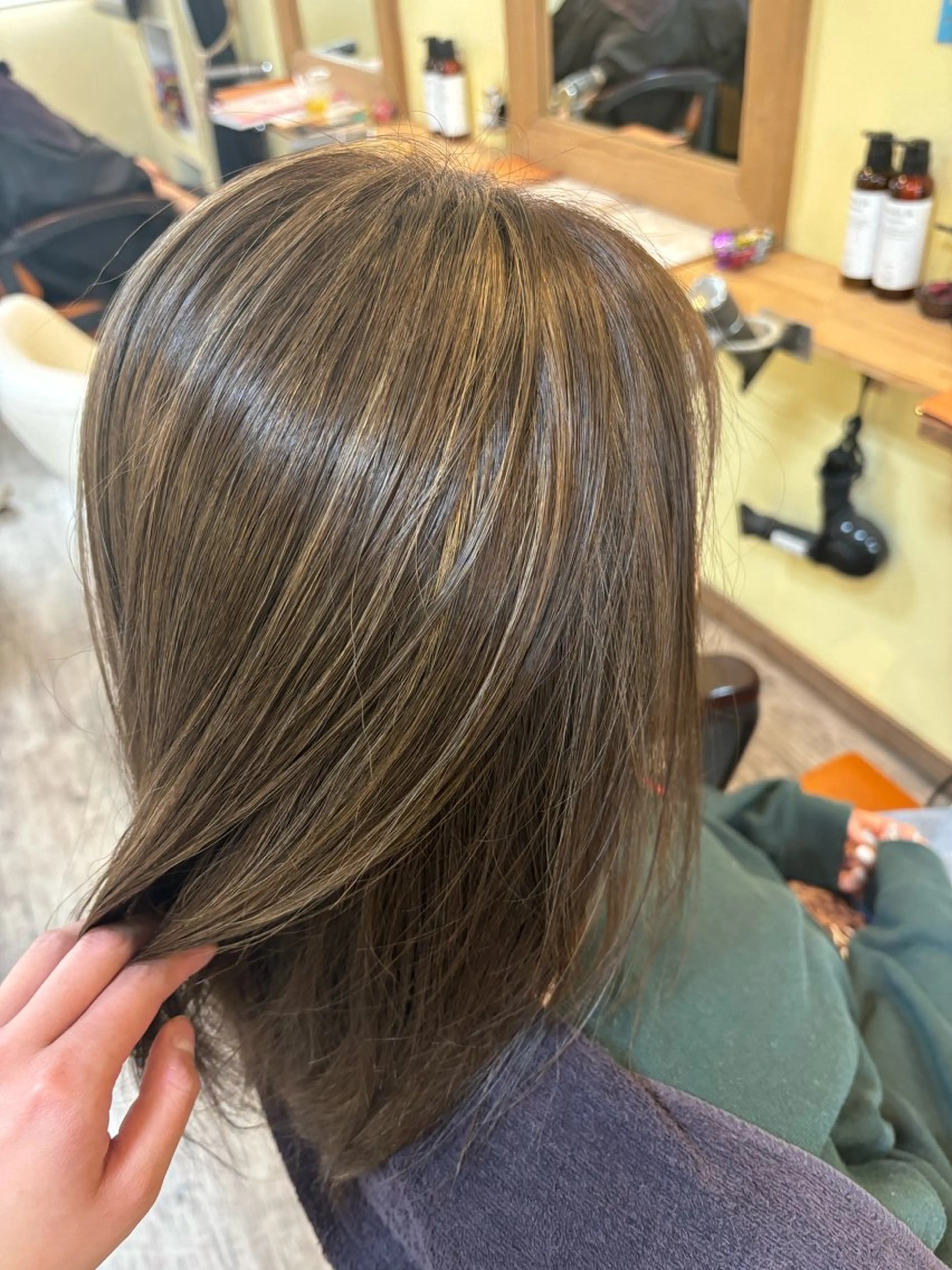 カラー 鶴島 凜のヘアスタイル