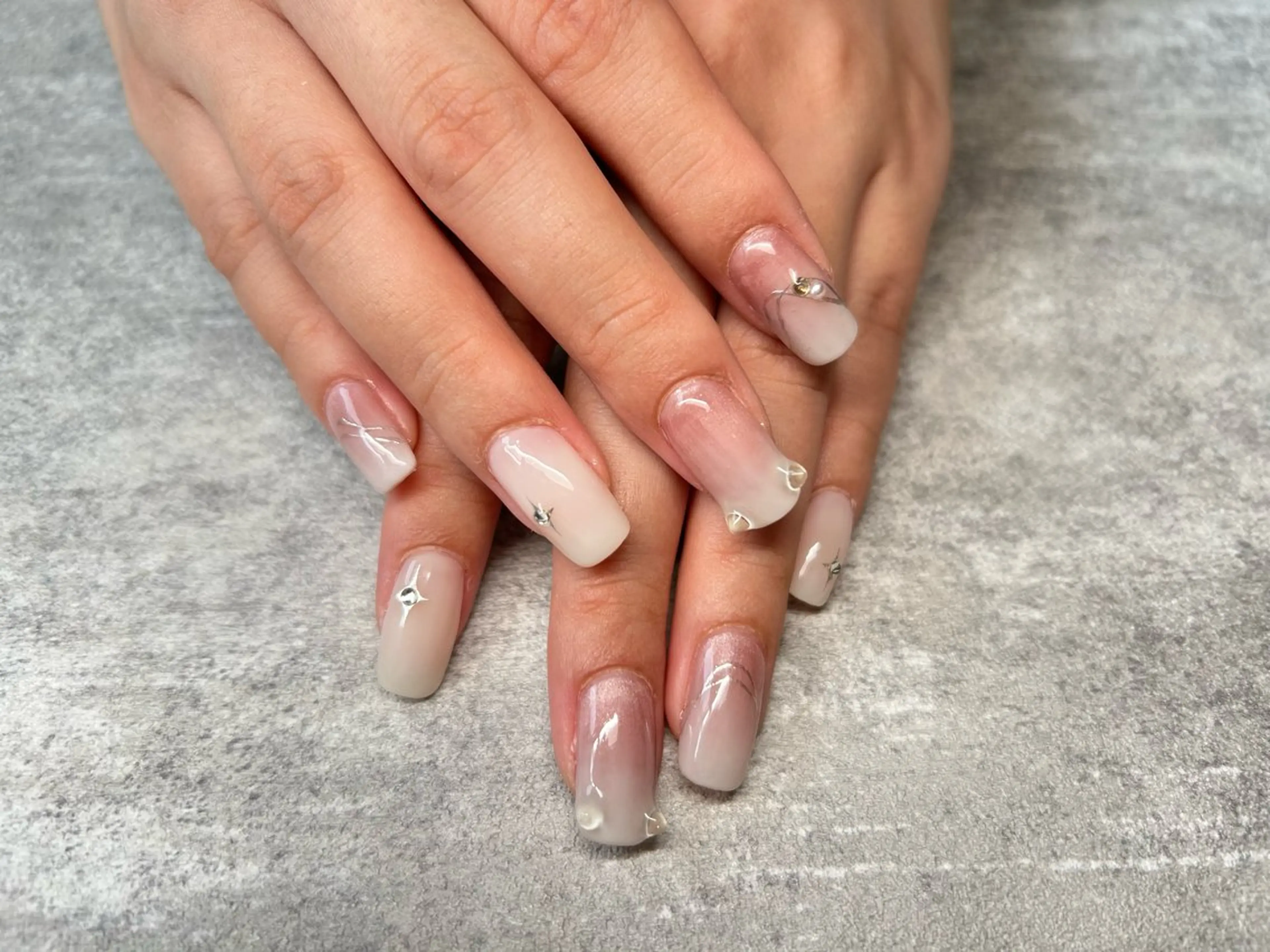 ネイル アートネイル シンプルネイル Lisa’s Salonのネイルデザイン