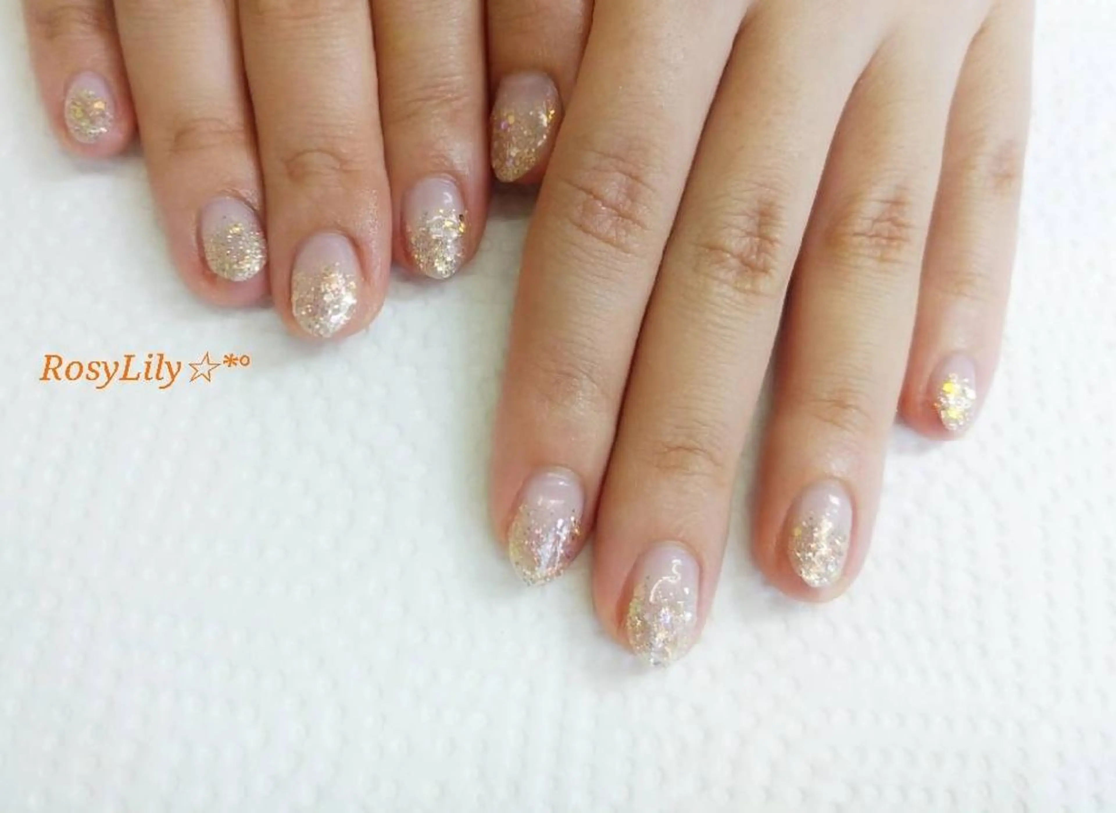 ネイル グラデーション ホログラムネイル ラメ(グリッター) ハンドネイル ハンドケア プライベートサロン RosyLily所属・プライベートサロン Rosy Lilyのネイルデザイン
