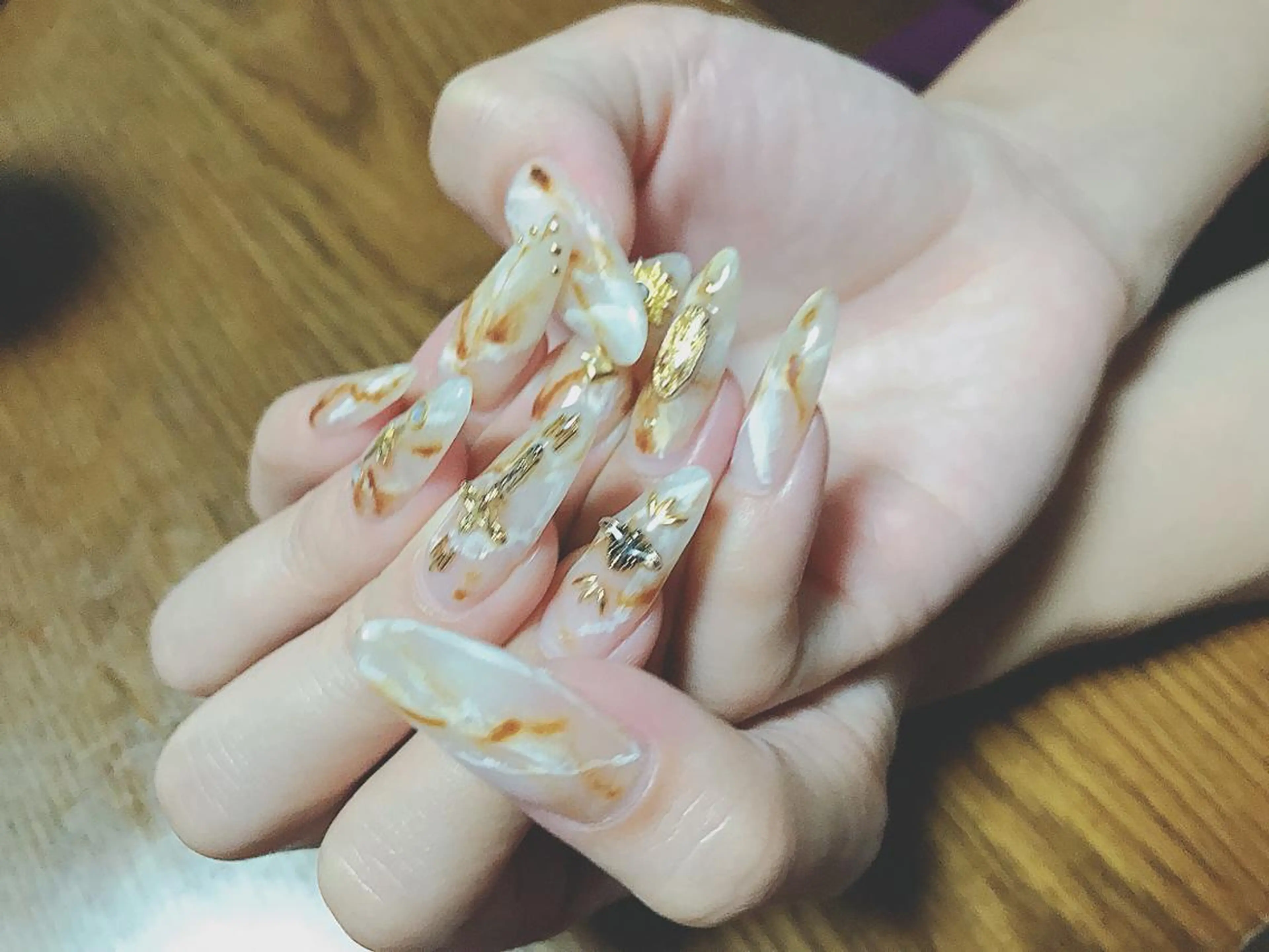 ネイル ゴージャス 高山 歩美のネイルデザイン