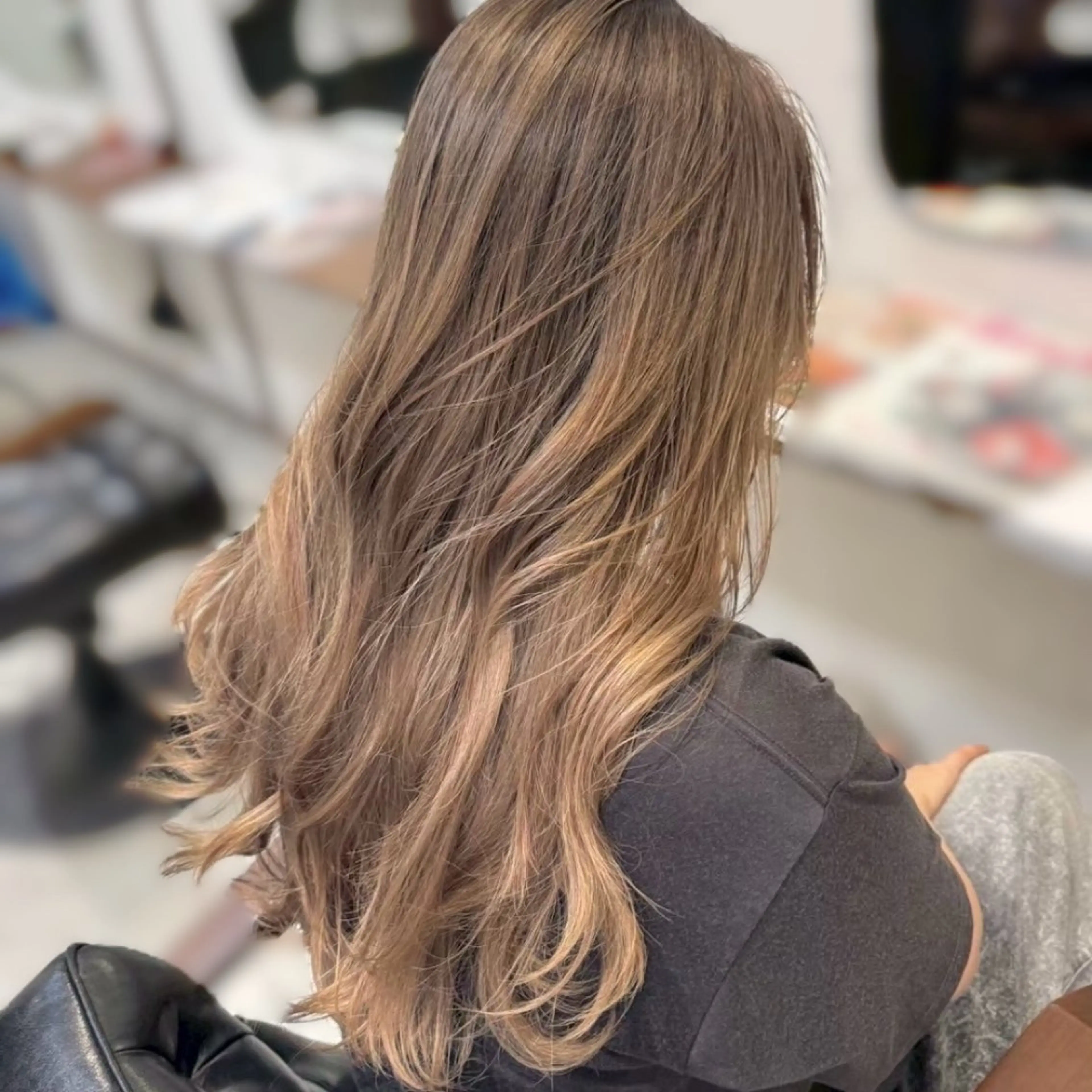 ロング 坂本 璃里杏のヘアスタイル