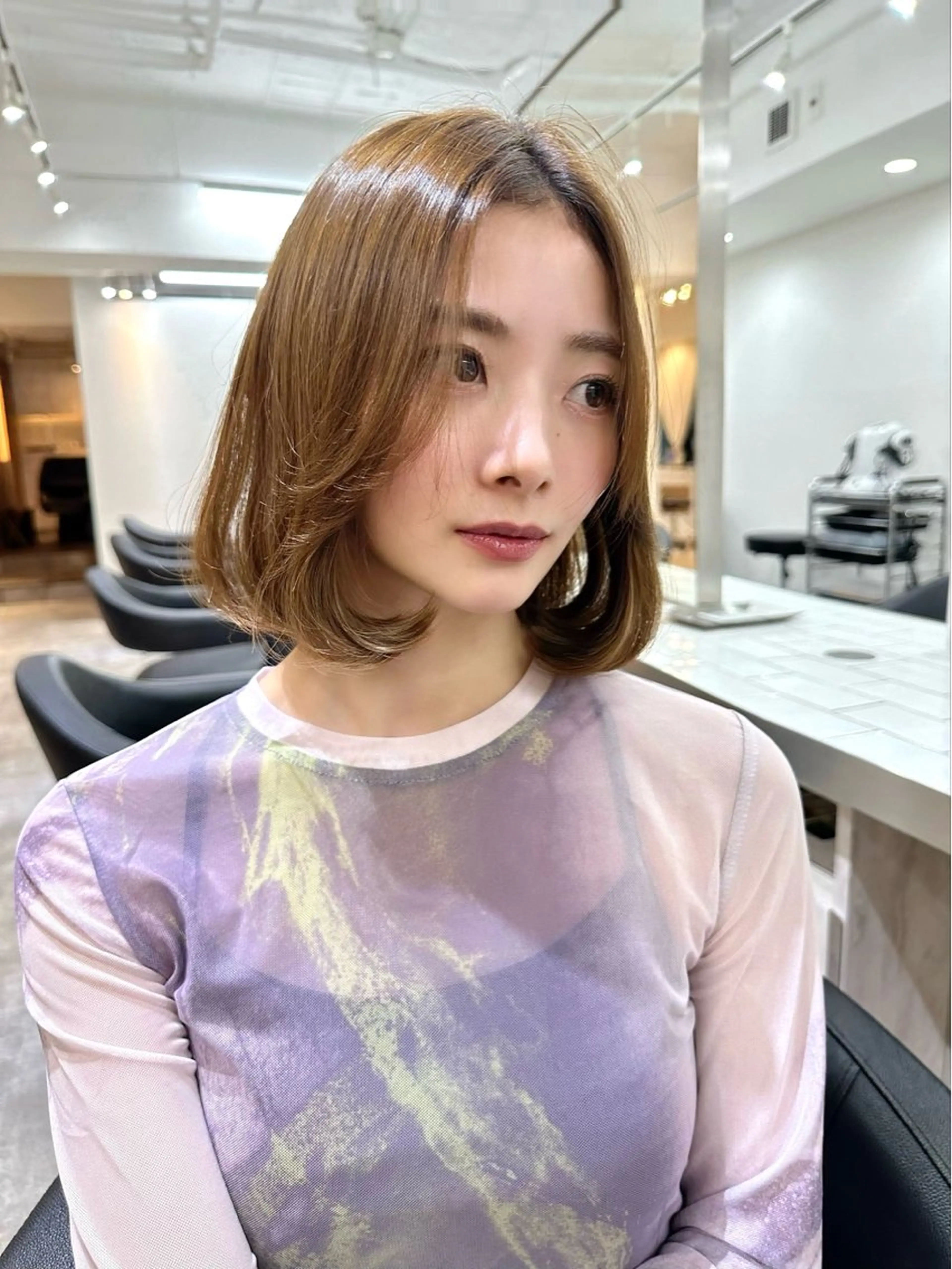 ミディアム カラー カット ヘアカラー トリートメント 艶髪レイヤー顔周り グレージュ添田晃基のヘアスタイル