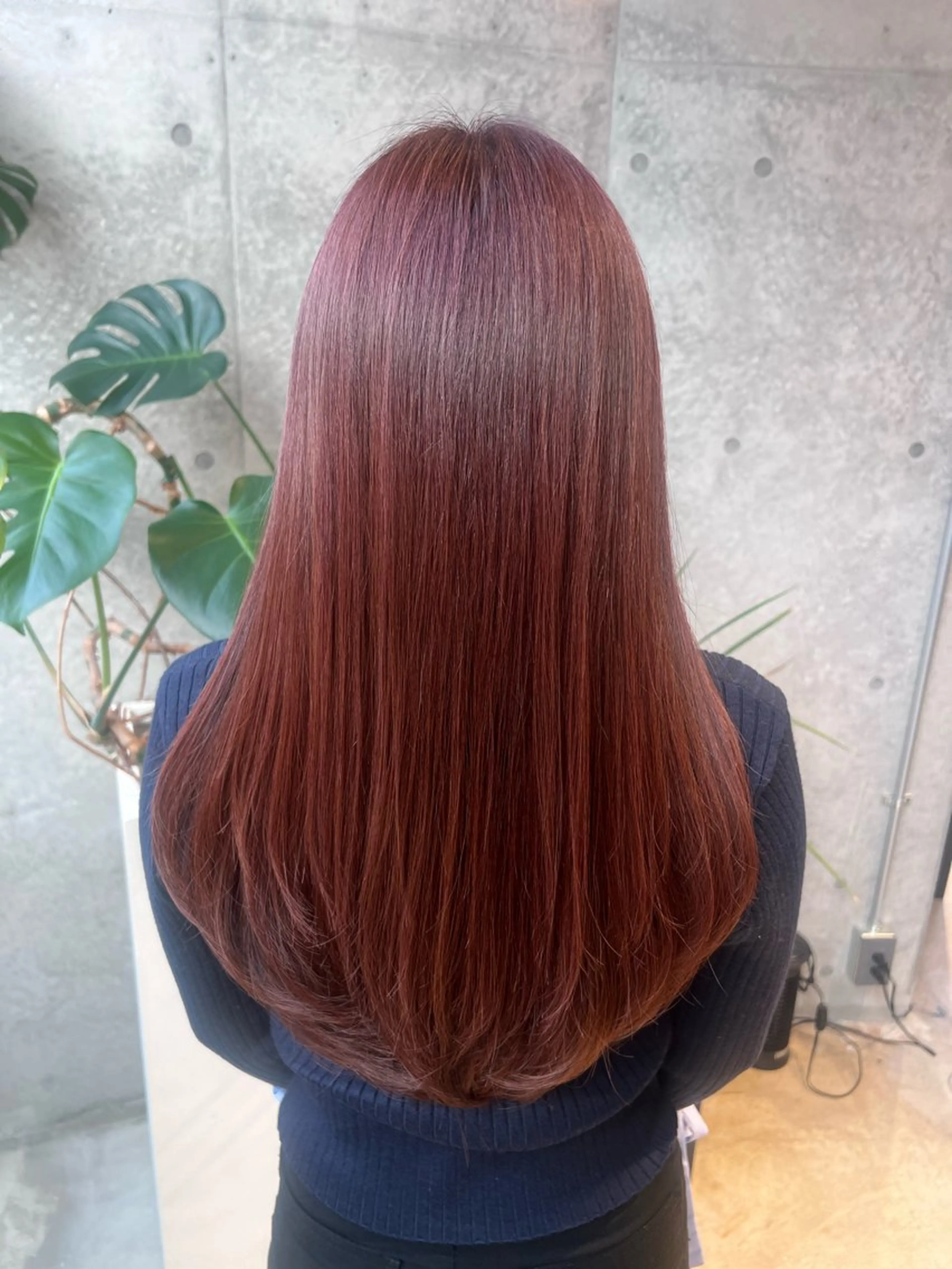 ロング 顔まわりレイヤー 顔周りカット レイヤーカット ヘアカラー LOVECHROME　HAIR＆SCALP　LAB　OMOTESANDO所属・うるツヤ透明感カラー 𝐀𝐲𝐚𝐦𝐢のヘアスタイル