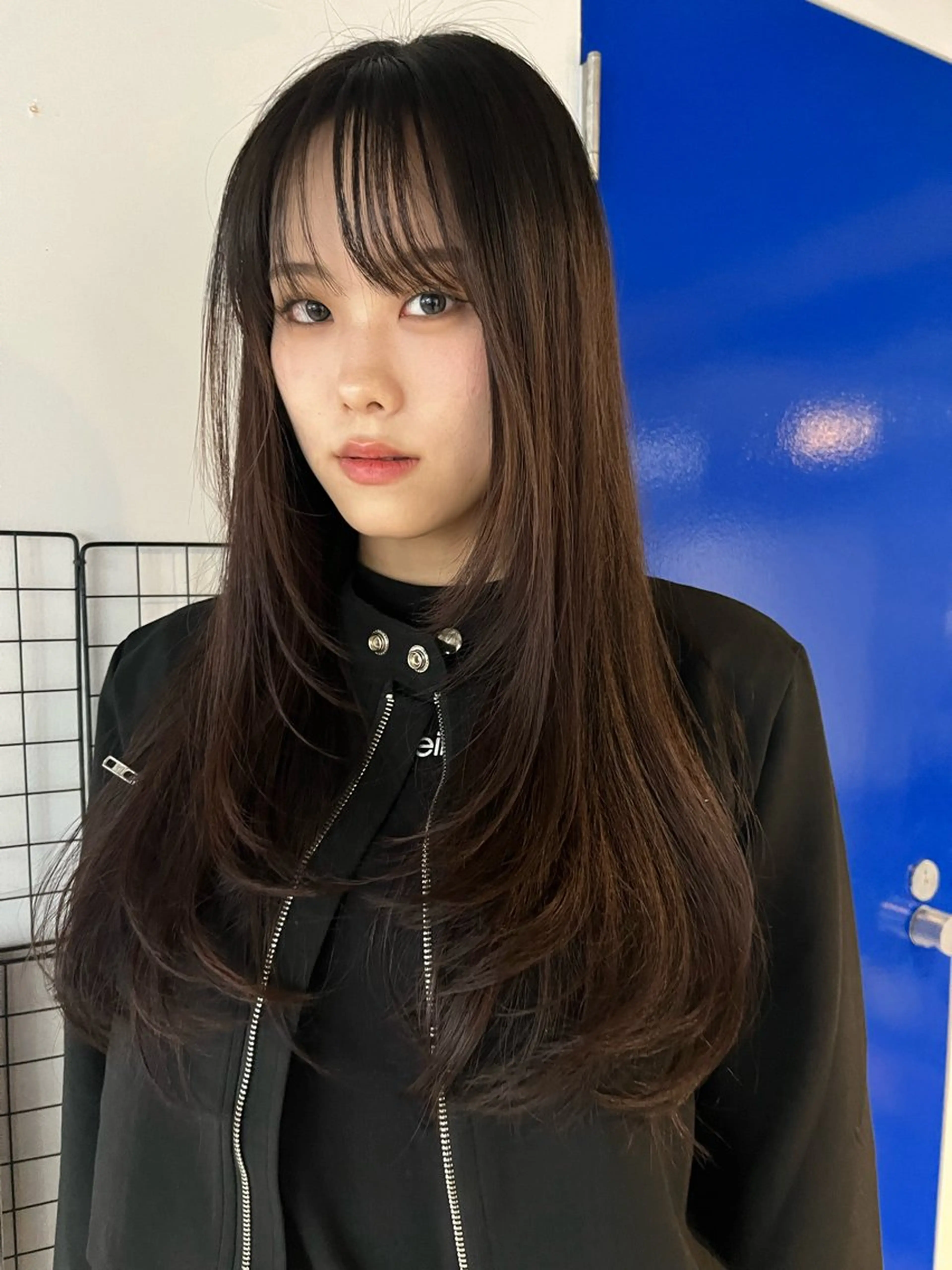 ロング ロングレイヤー レイヤーカット ロング AOI ハイトーン/ボブのヘアスタイル