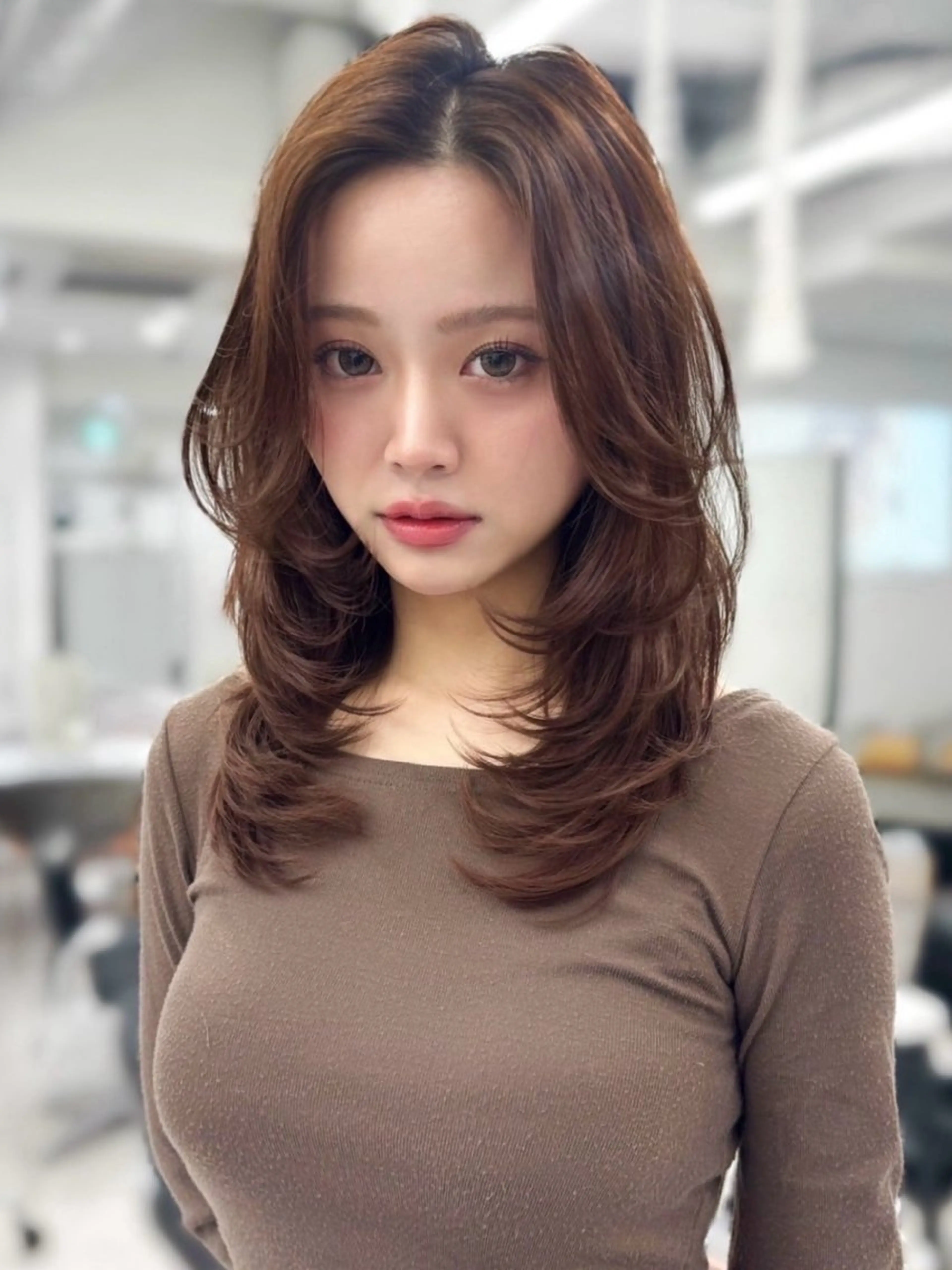 セミロング 顔まわりレイヤー 顔周りカット ハッシュカット 髪質改善 韓国風ヘア 岡田 聖蘭のヘアスタイル