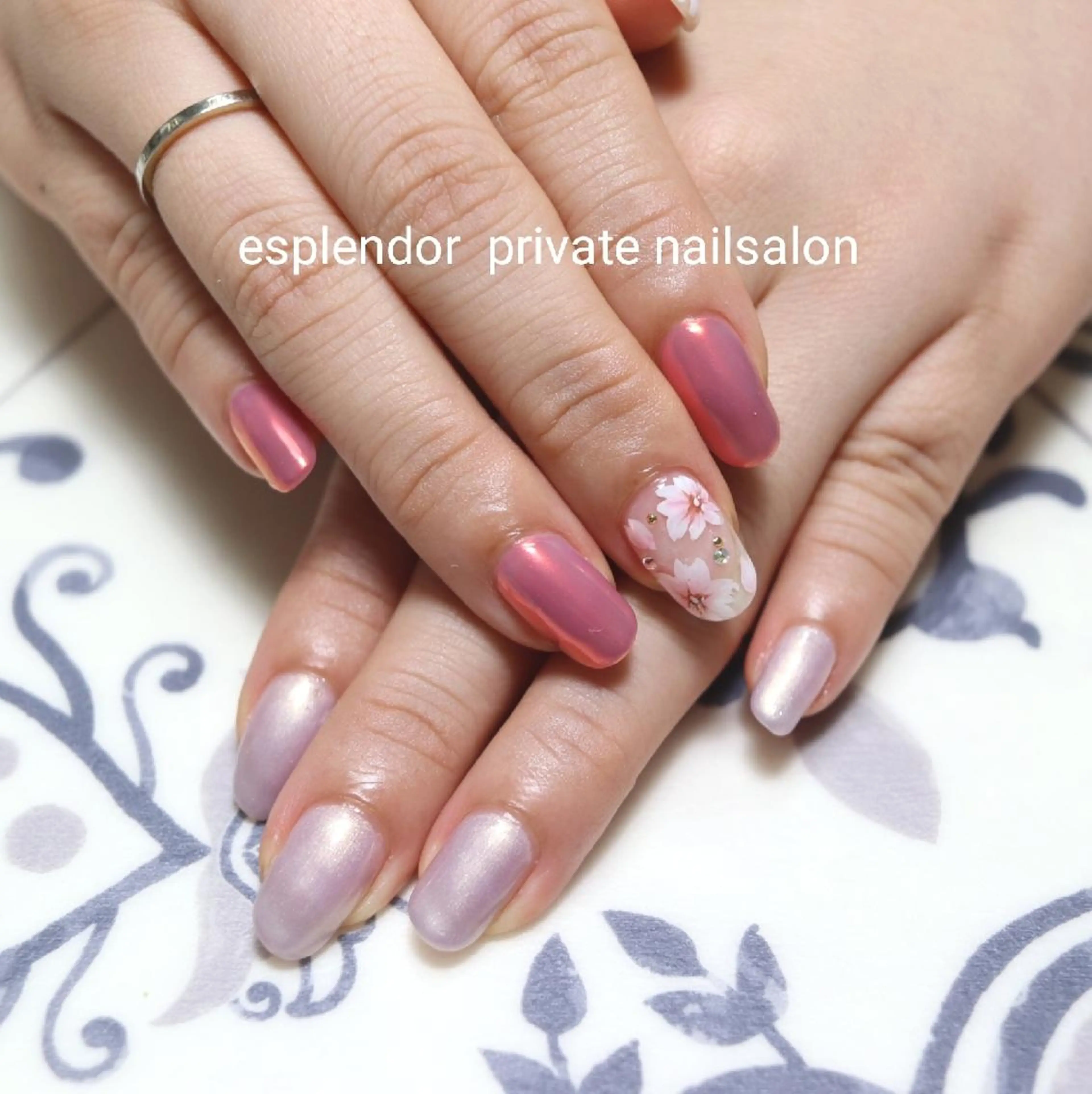 ネイル オーロラネイル ピンク esplendor  エスプレンドル所属・esplendor  エスプレンドルのネイルデザイン