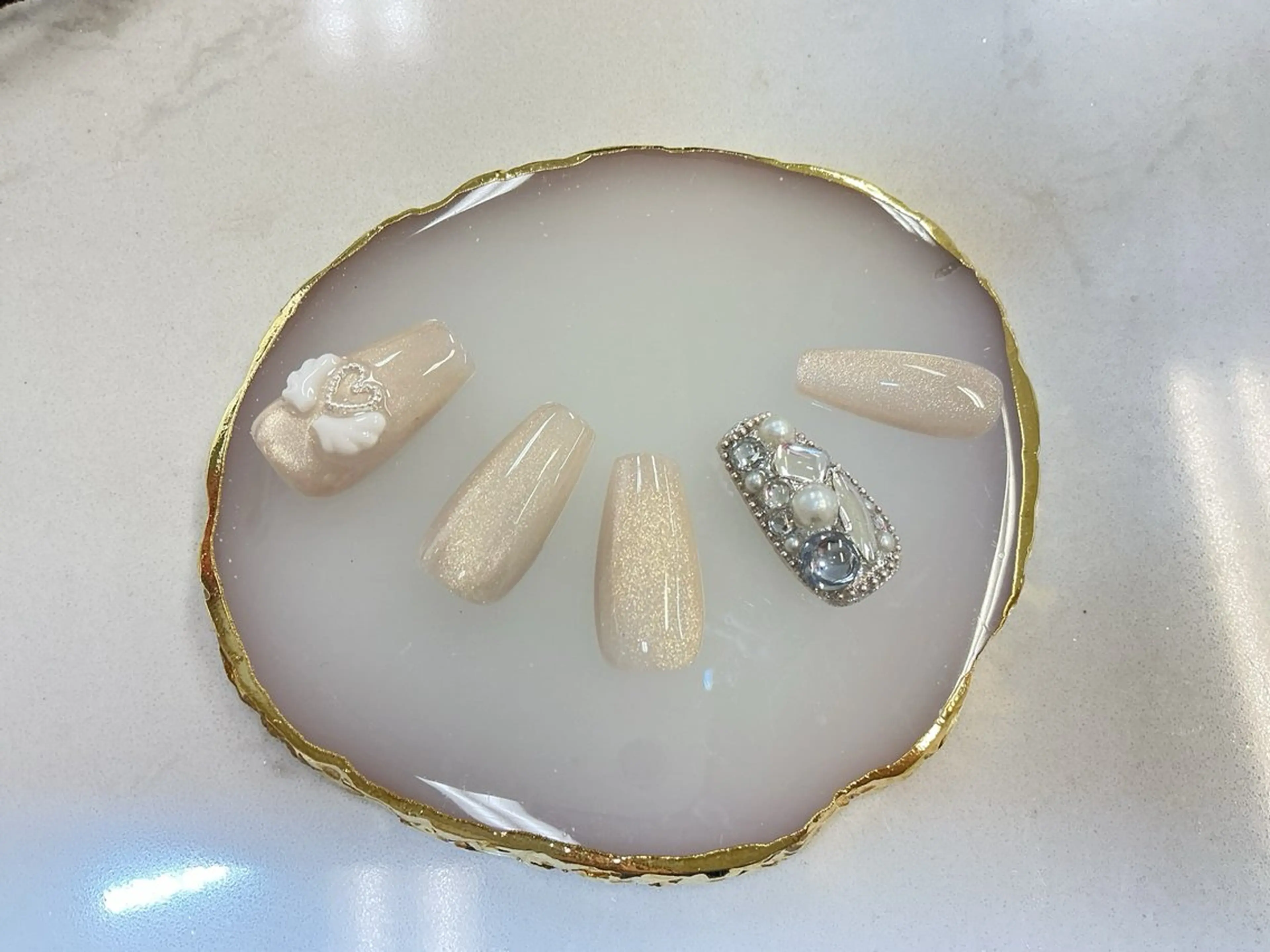 ネイル 長さ出し フレンチネイル ジェルネイル ガラスフレンチ キラキラネイル クイーンズネイル銀座所属・Queeens nailのネイルデザイン