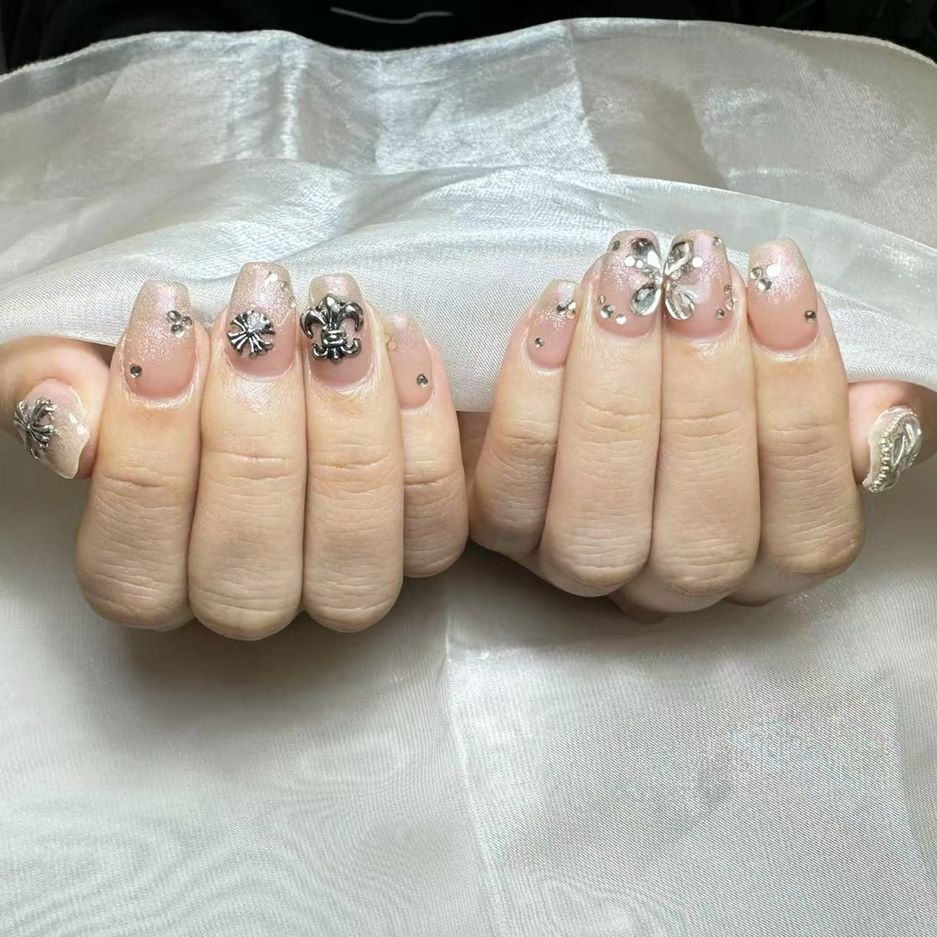 ネイル アートネイル オーロラネイル ガーリー キラキラネイル 韓国ネイル ハンドネイル yu ri 🌹のネイルデザイン