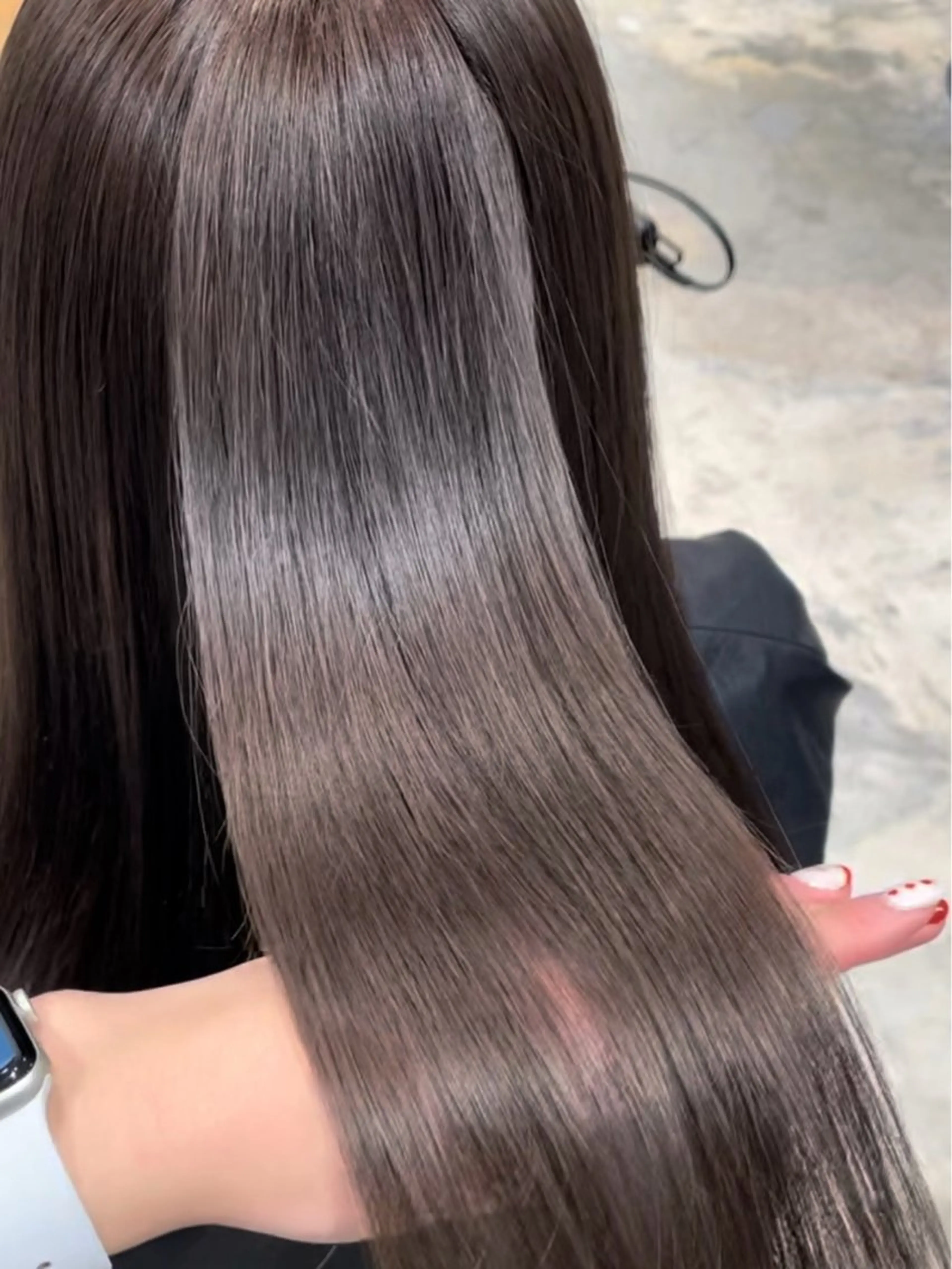 セミロング カラー ブリーチ 透明感カラー ダブルカラー グレージュ ブリーチなしカラー ヘアカラー Cosmepot所属・戸川凜音 とがわりんねのヘアスタイル