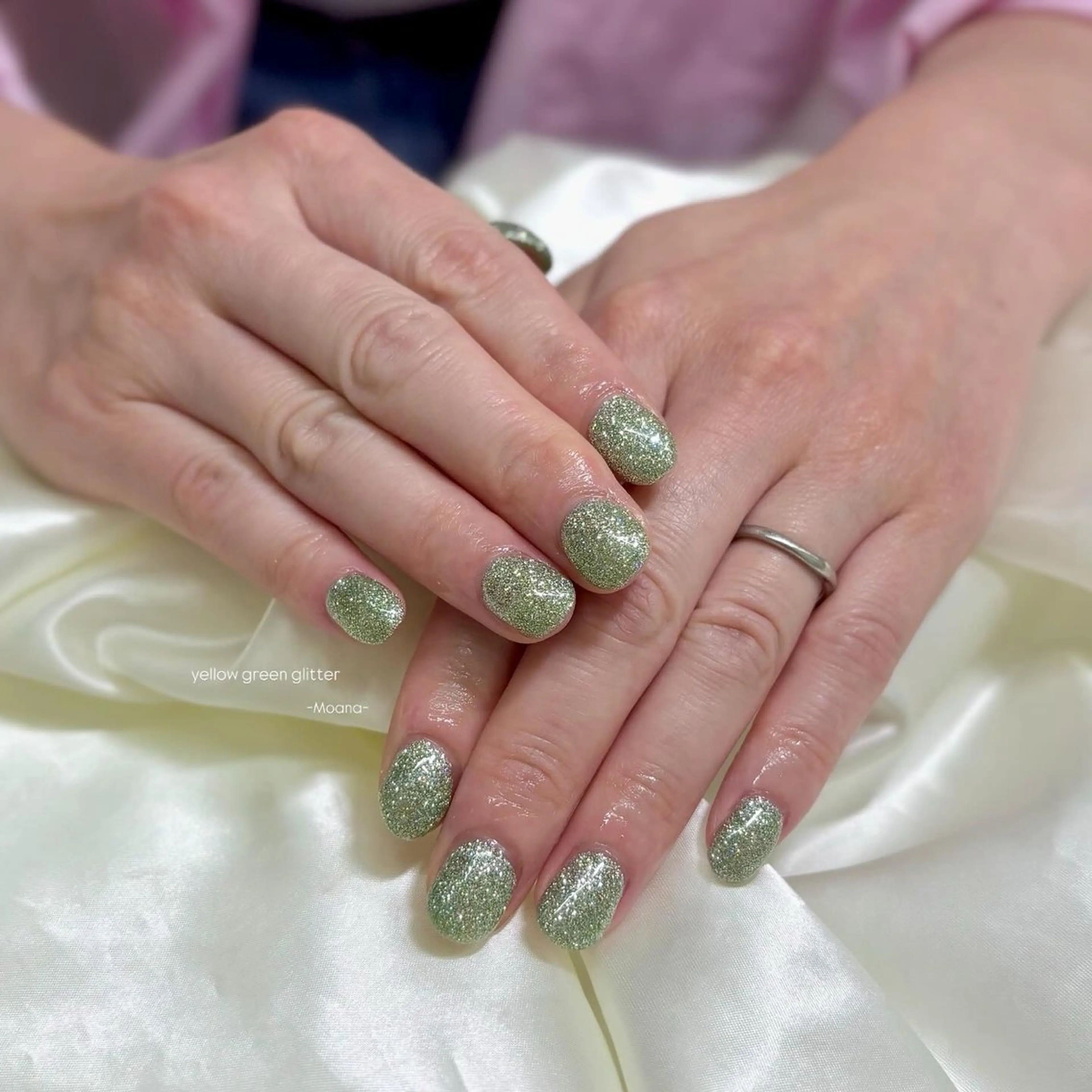 ネイル グリーン ラメ(グリッター) ワンカラーネイル 夏ネイル ハンドネイル Moana nail Hiyoriのネイルデザイン
