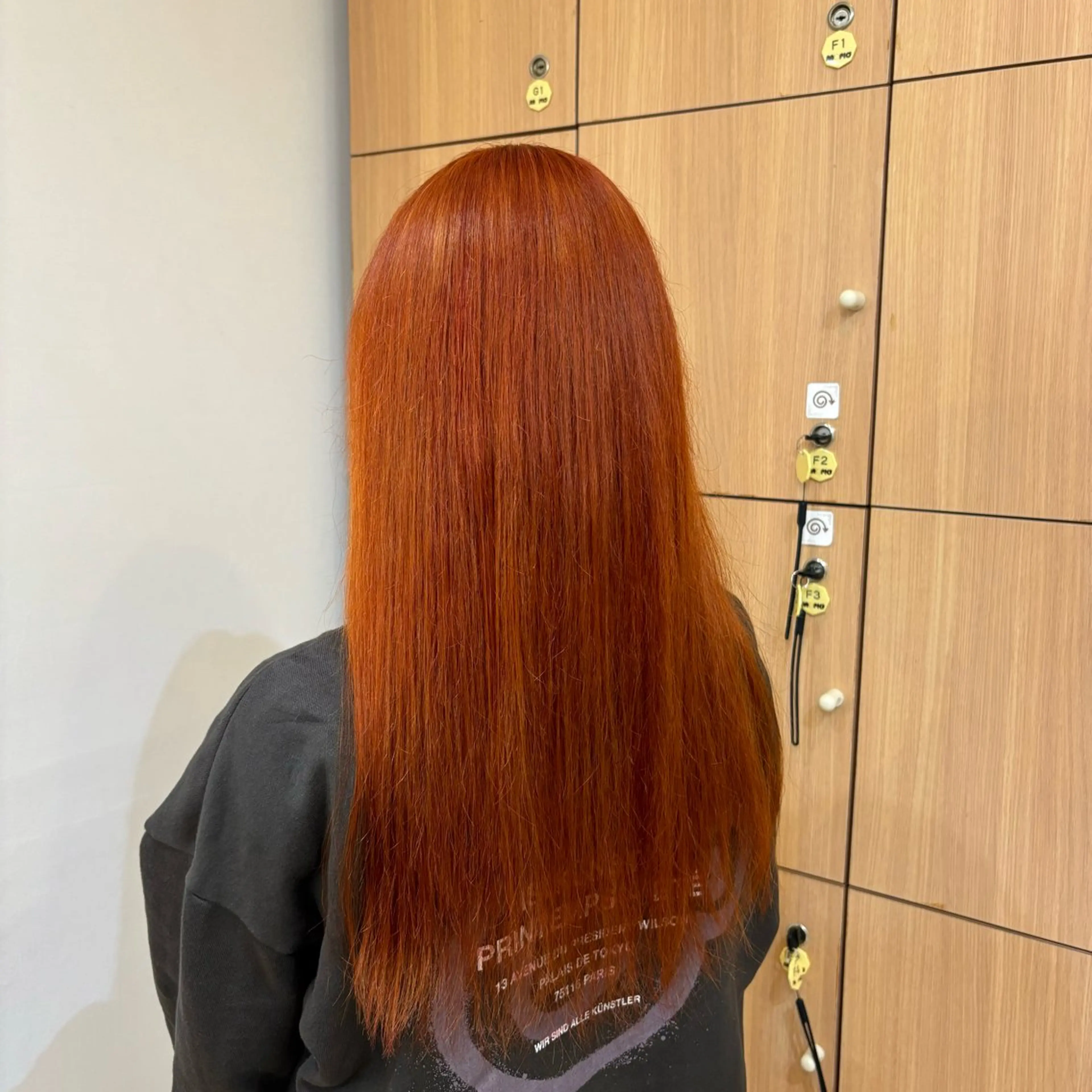 ロング カラー ブリーチ オレンジ 加藤 くるみのヘアスタイル