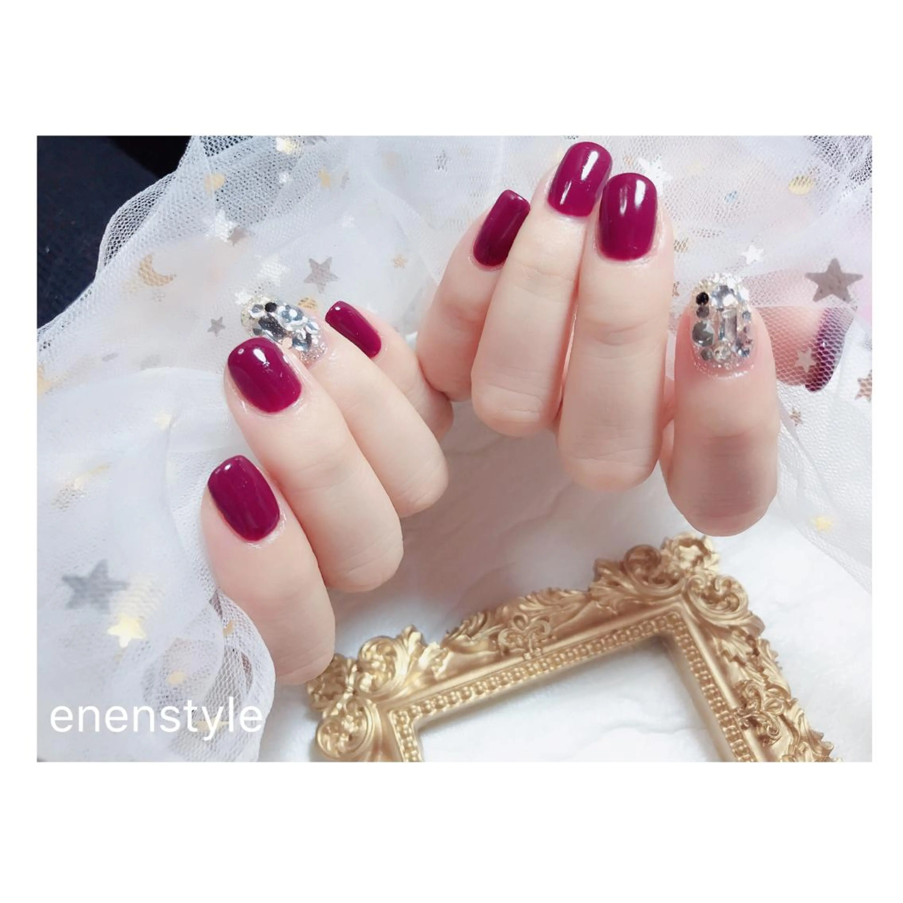 ショート ネイル ジェルネイル ニュアンスネイル オフィスネイル ワンカラーネイル 赤色 👑enen style👑のネイルデザイン