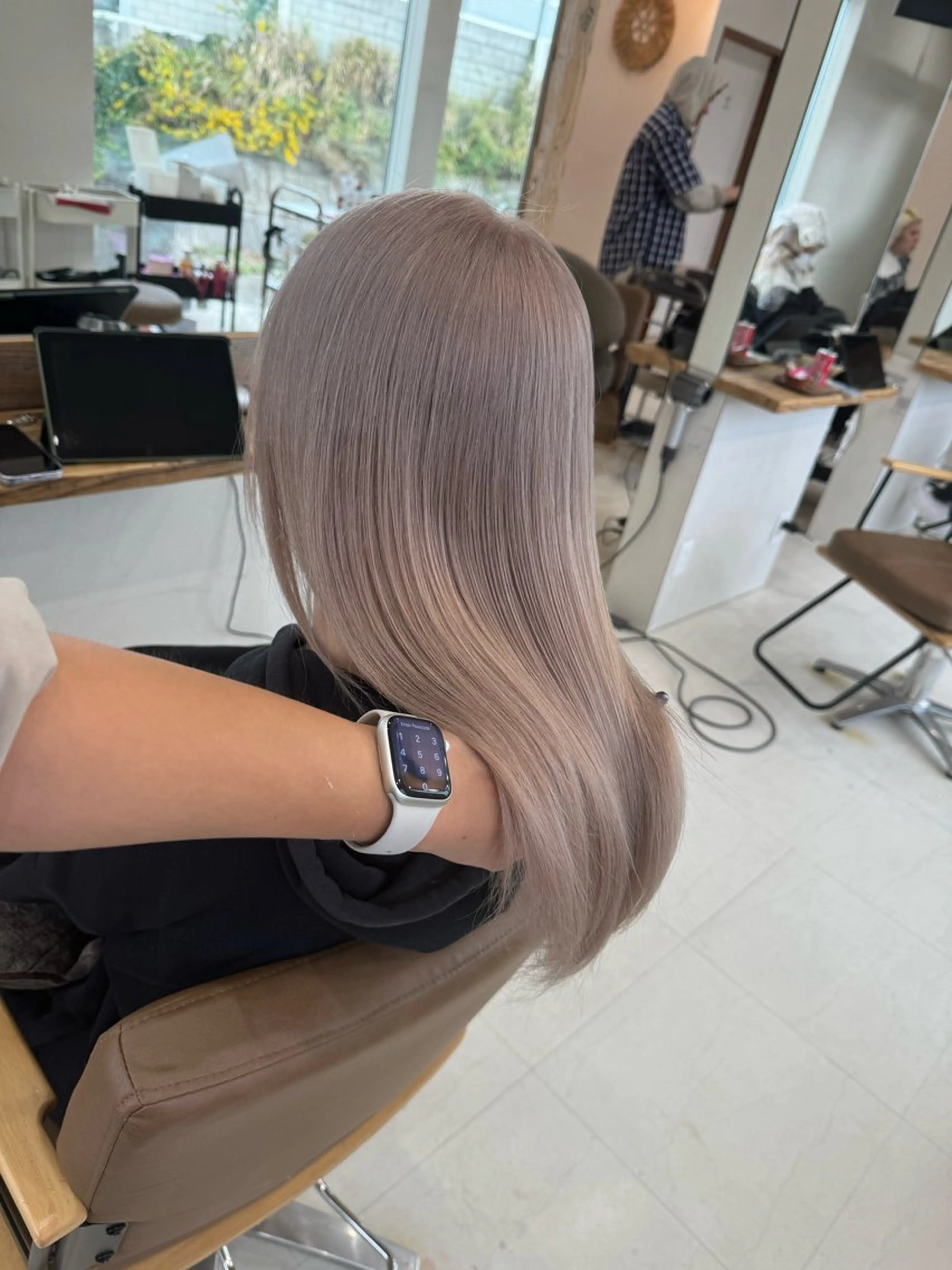 セミロング ヘアカラー アルーナビューティデザイン所属・鈴木 妃帆未のヘアスタイル