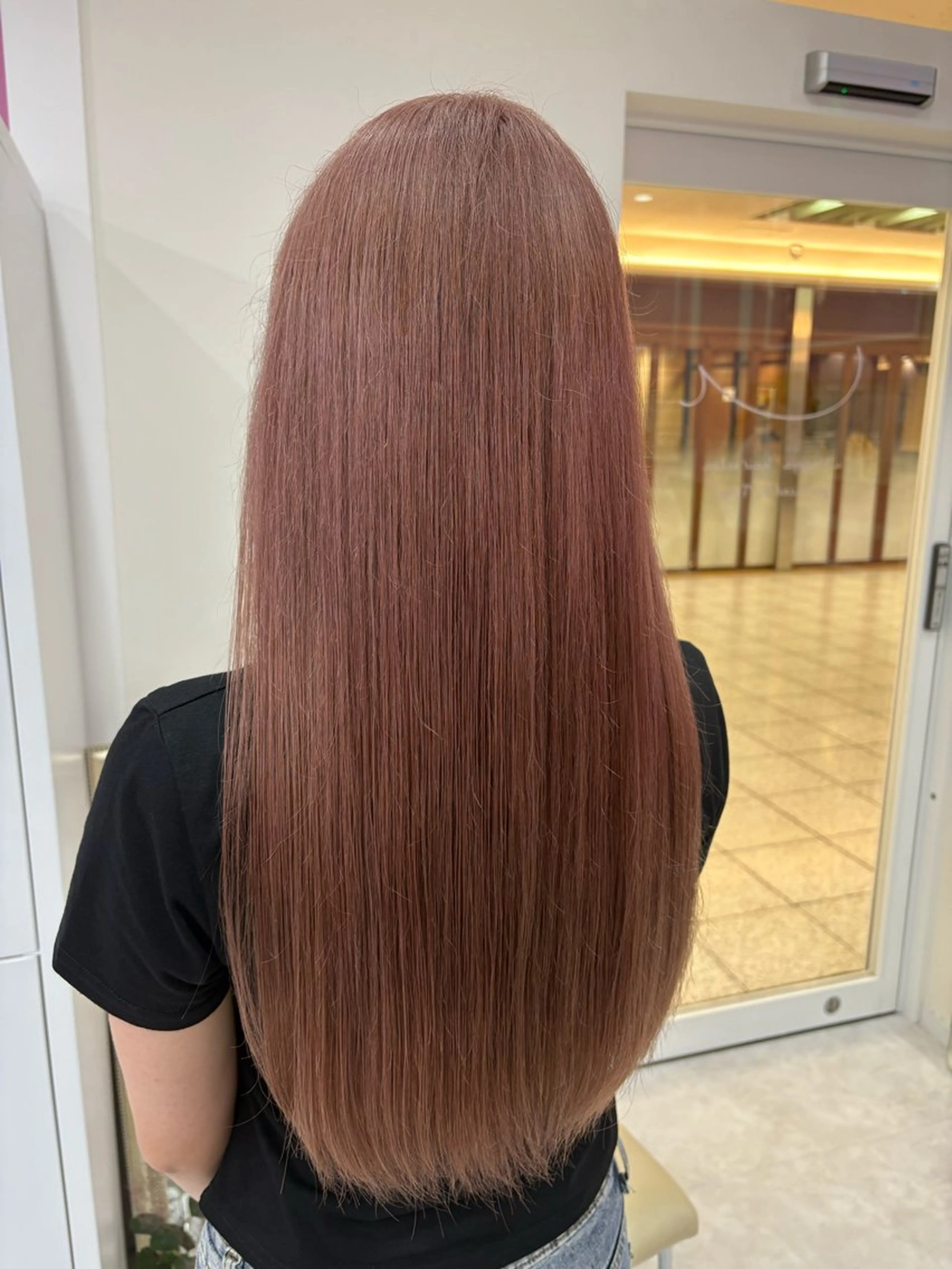 ロング カラー ベージュカラー ブリーチ ピンクカラー ピンクベージュ Hirona 縮毛矯正/髪質改善のヘアスタイル