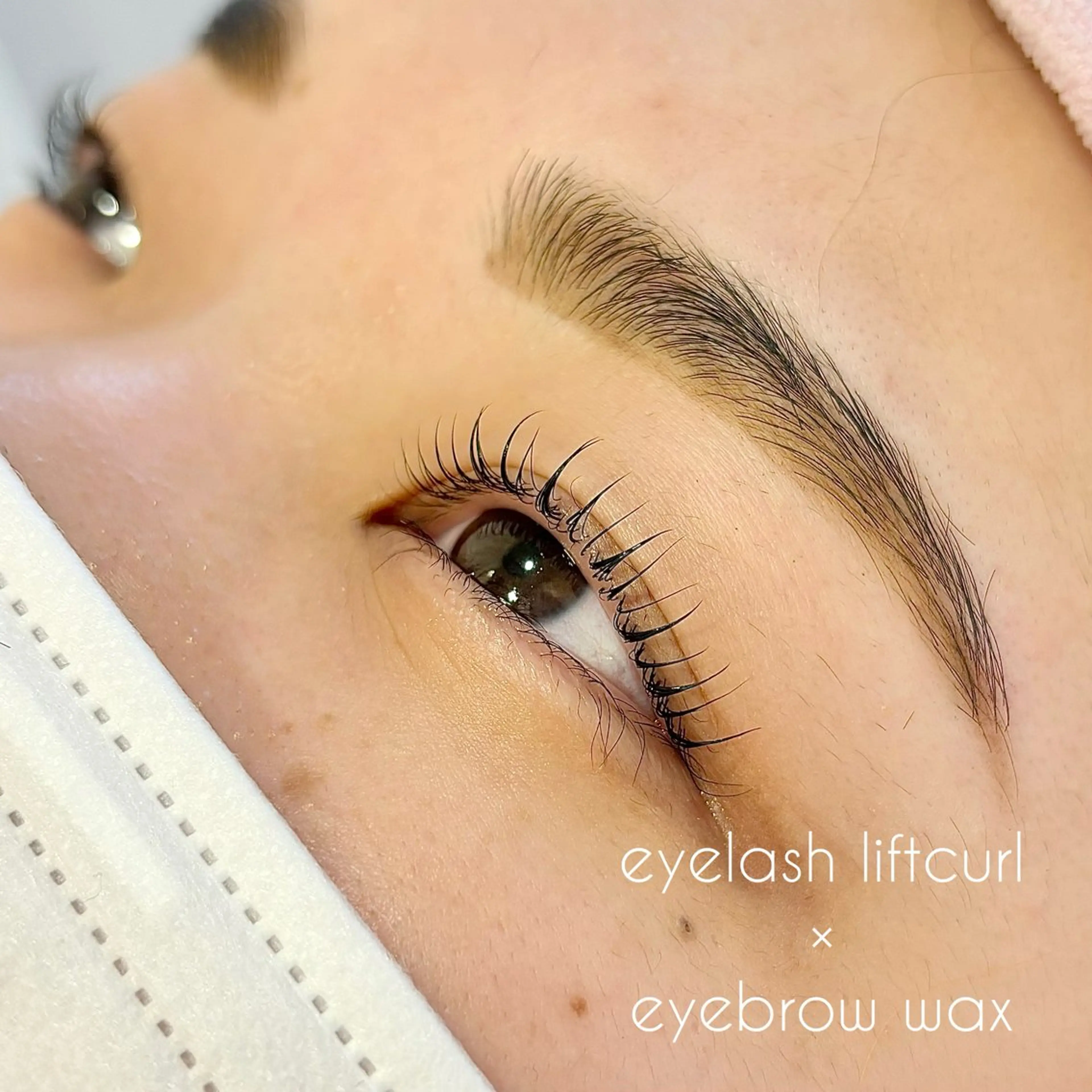 アイブロウ 眉毛ワックス脱毛 ✧elpatio✧︎ 小出紗羅のマツエク・マツパデザイン