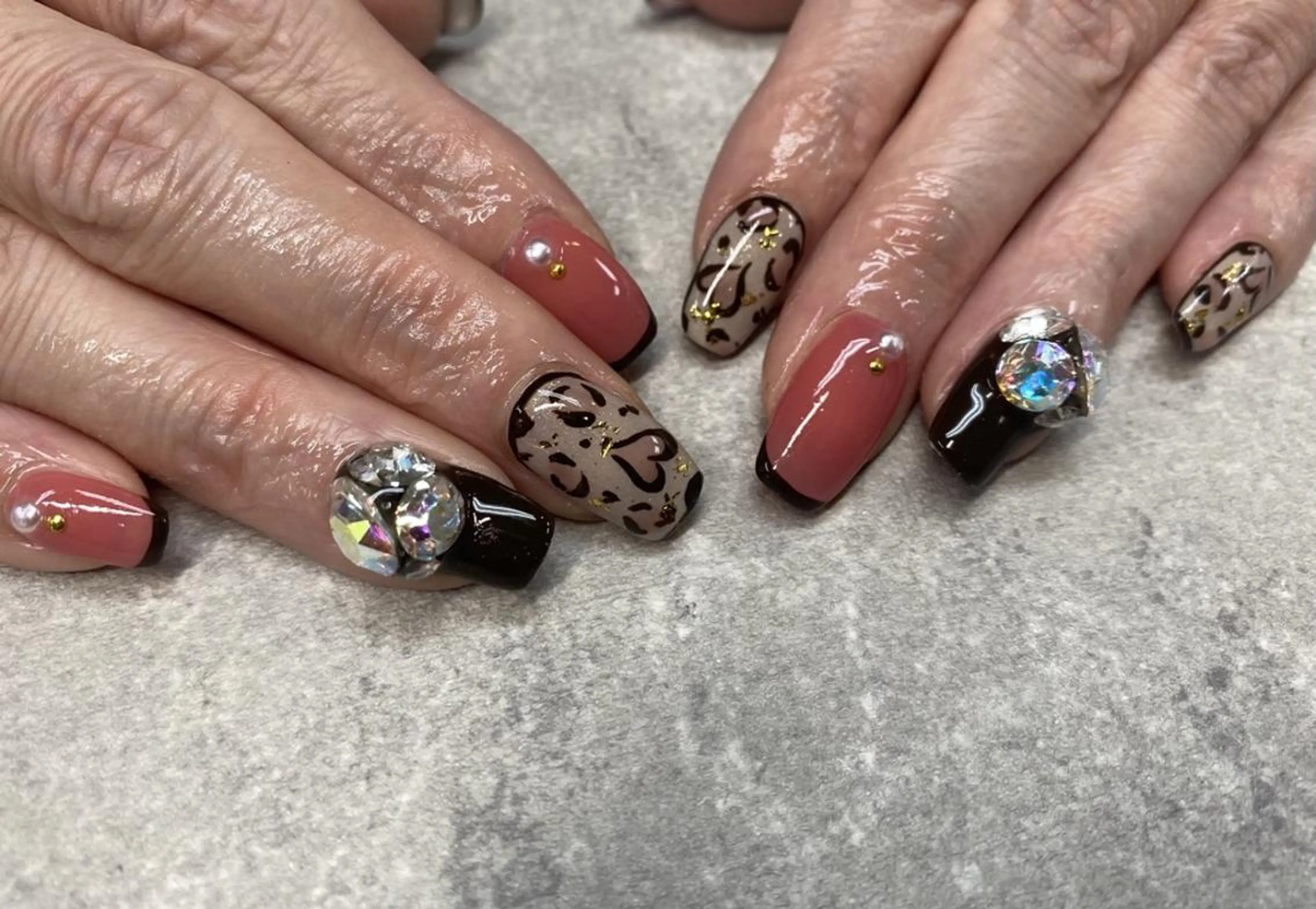 ネイル アニマル柄 フットネイル フレンチネイル グラデーション キラキラネイル FASTNAIL PLUS 新宿店のネイルデザイン