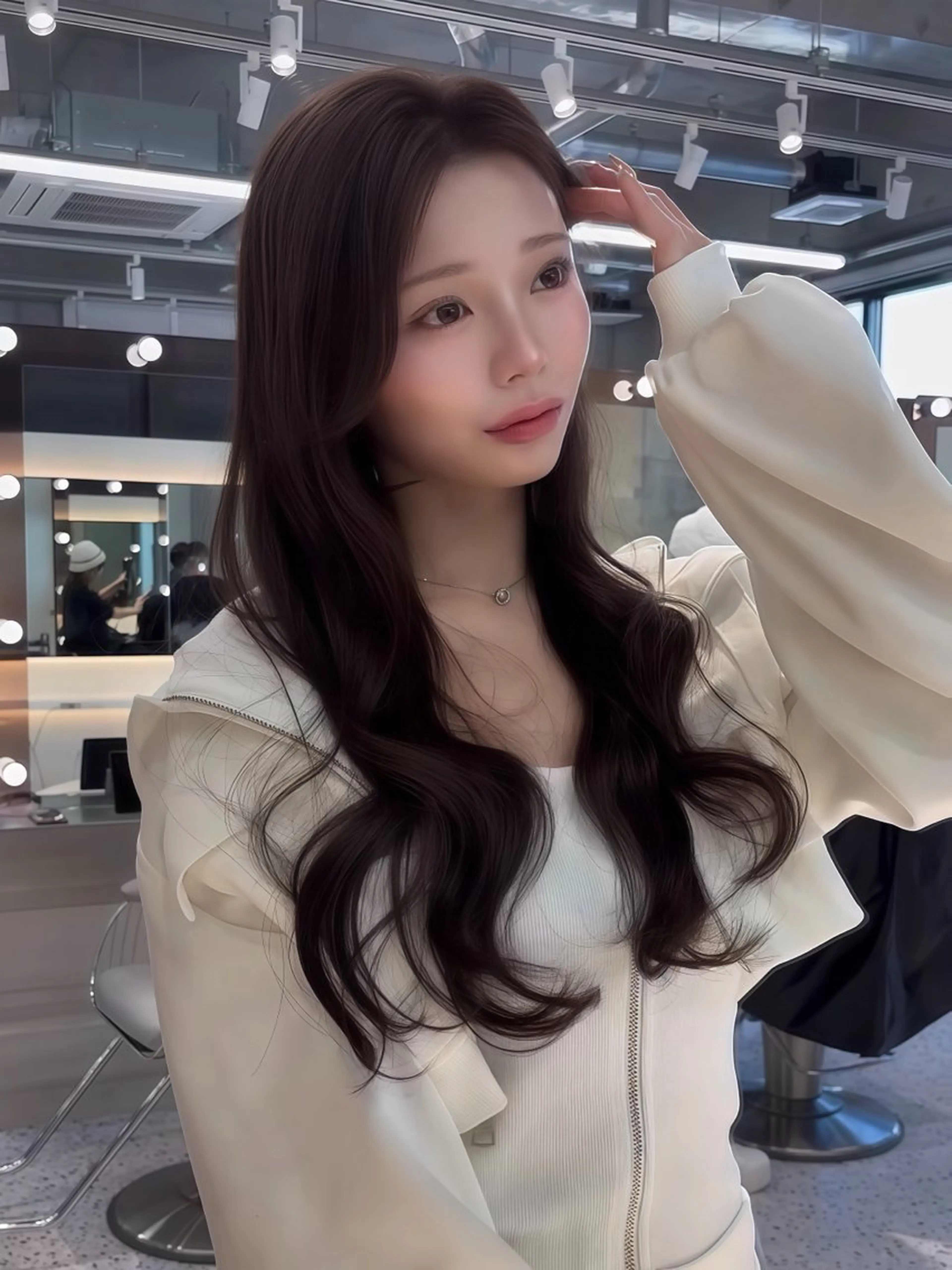 ロング カラー ヘアアレンジ ベージュカラー ブリーチ 透明感カラー ブリーチなしカラー 髪質改善 【博多髪質改善】 吉村　清志のヘアスタイル