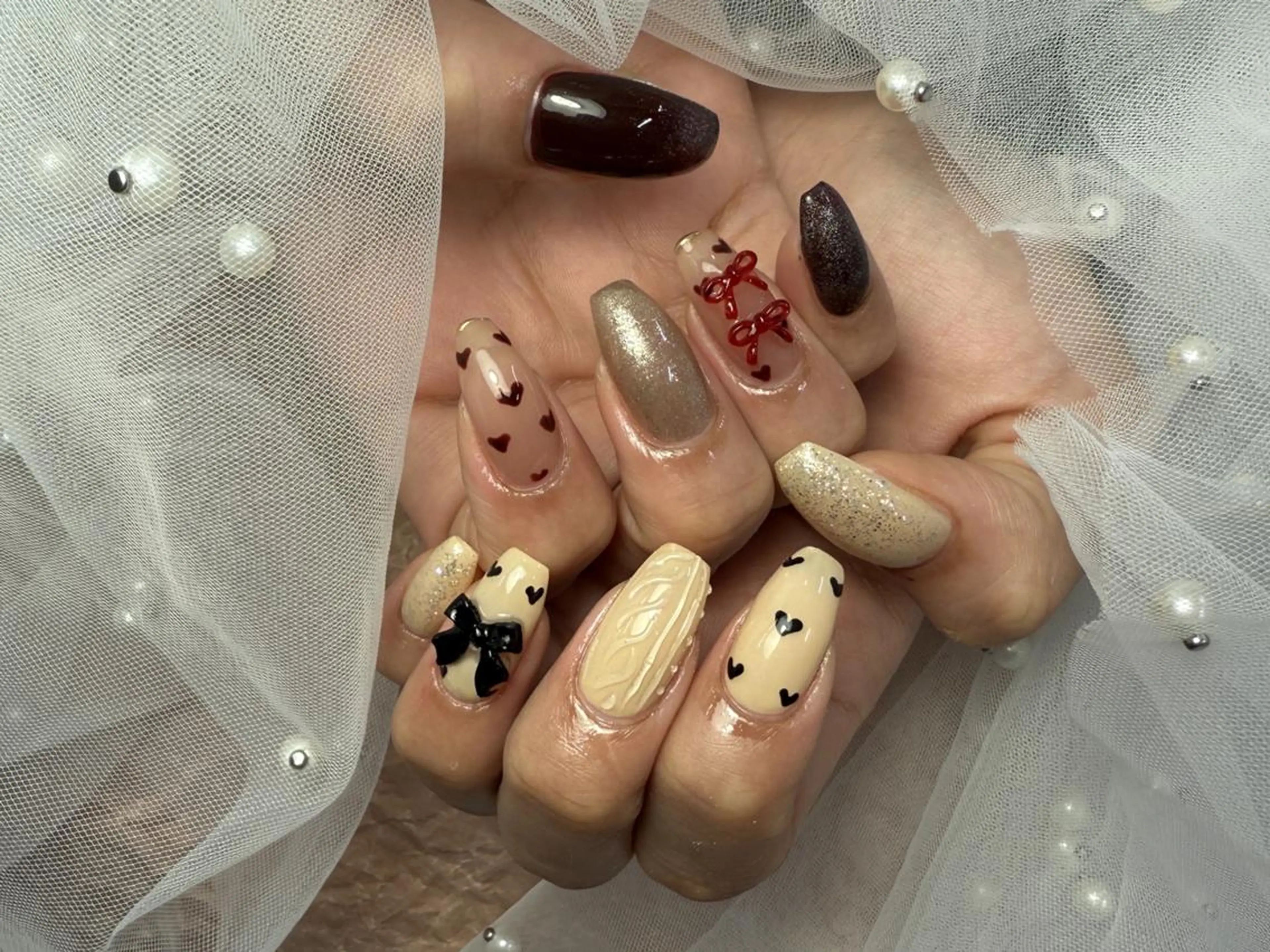 ネイル ゴールド ハート ラメ(グリッター) リボン 冬ネイル ハンドネイル ToliyDeliy Nail Salonのネイルデザイン