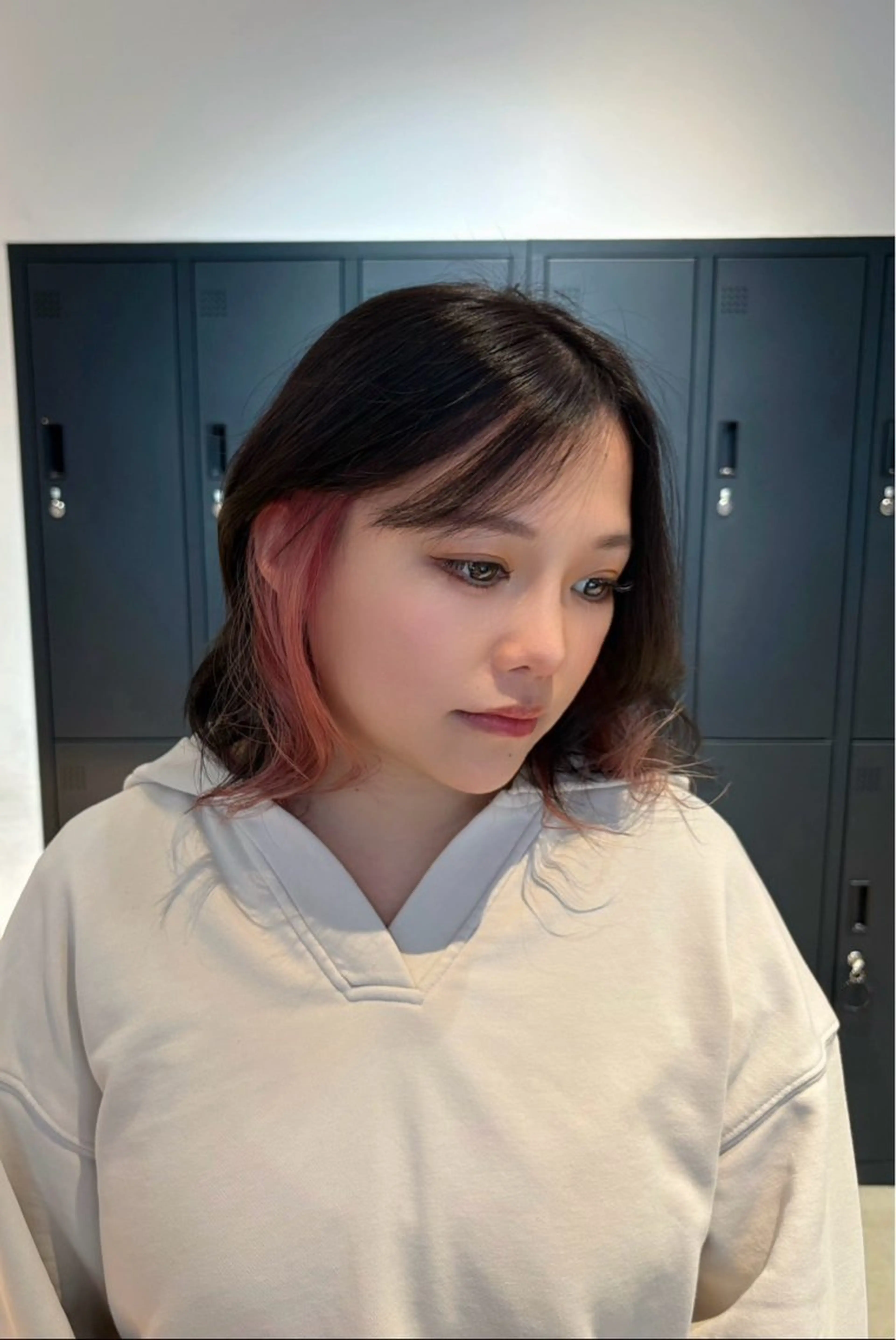 ミディアム カラー ブリーチ ダブルカラー イヤリングカラー インナーカラー ピンクカラー ヘアカラー 🌊インナーカラー 🐬櫻井海星のヘアスタイル