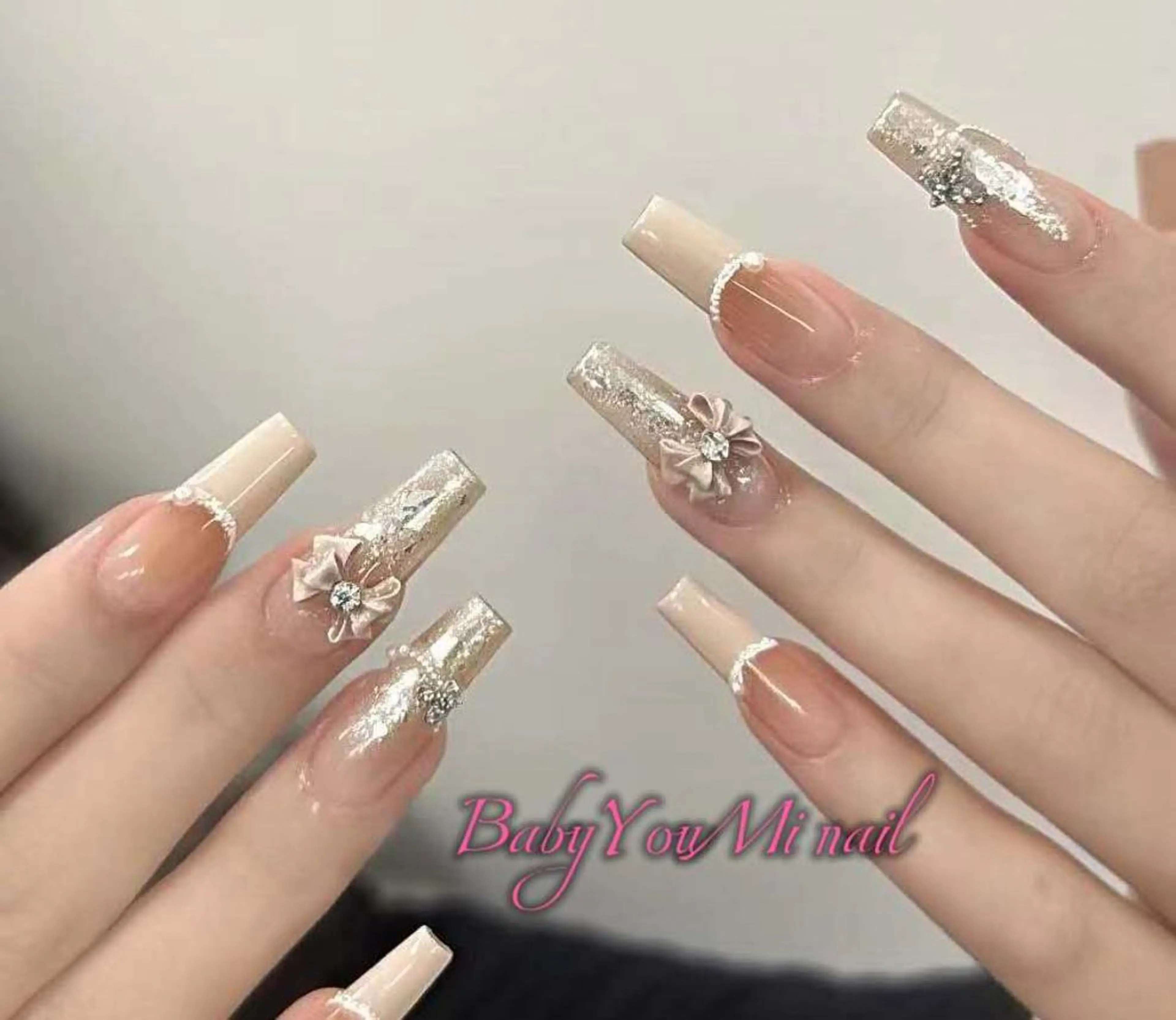 ネイル オーロラネイル フラワーネイル フットネイル フレンチネイル ジェルネイル ハンドネイル BabyYouMi nailのネイルデザイン