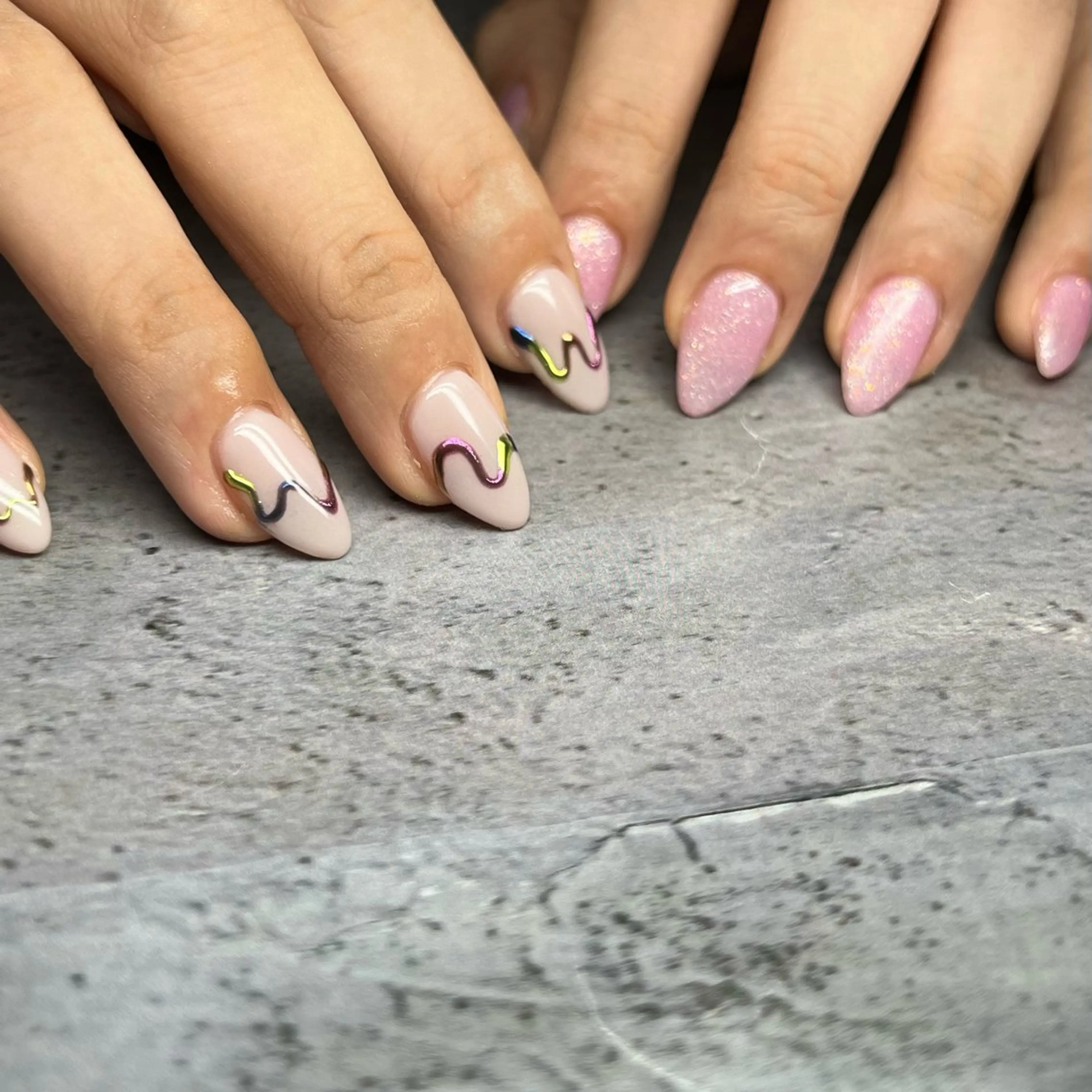 ネイル ミラーネイル ハンドネイル 𝐫𝐚𝐢 𝐧𝐚𝐢𝐥の眉毛・アイブロウイメージ