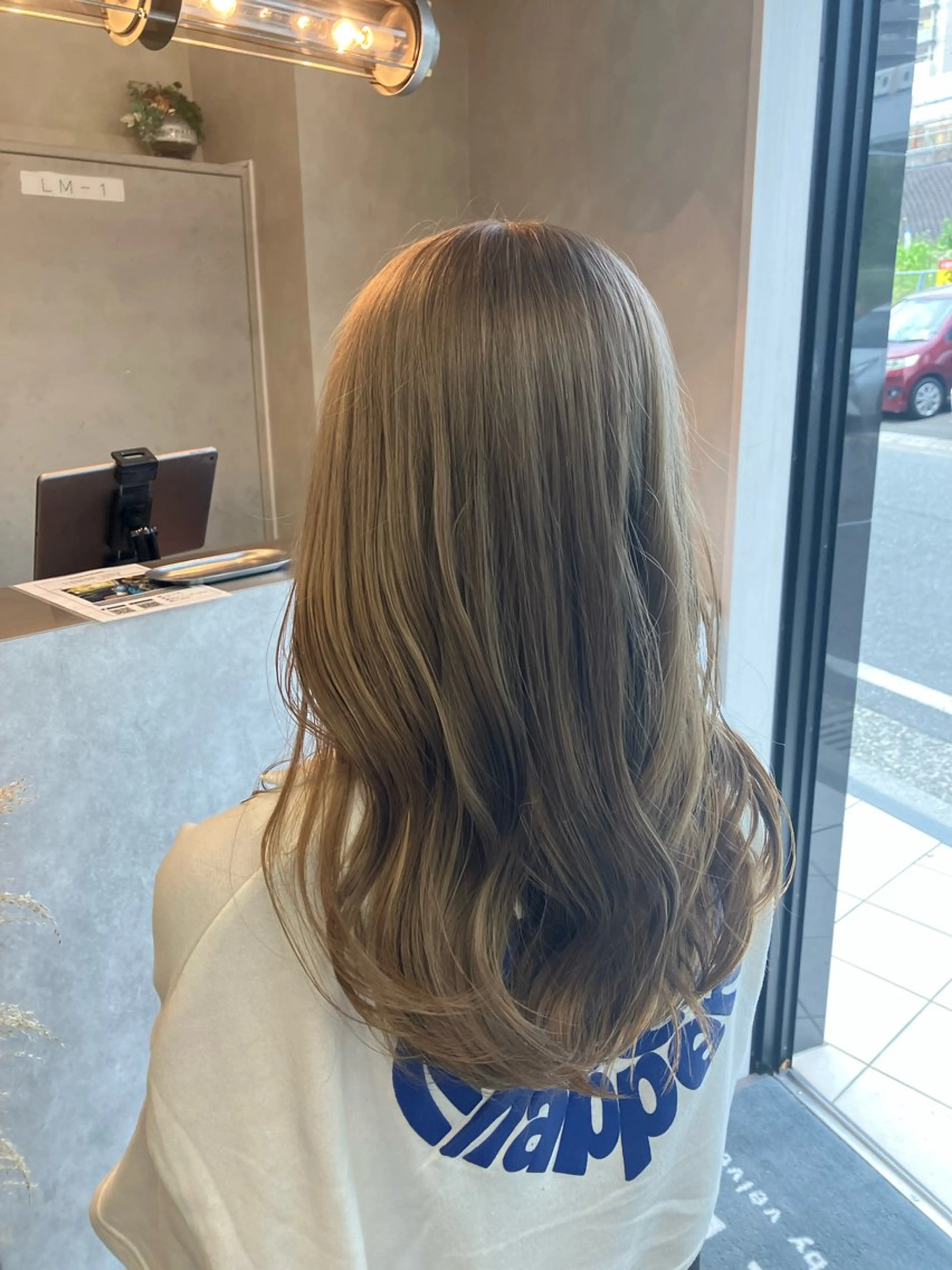 セミロング カラー ヘアカラー 博多ブリーチ× 透明感/縮毛矯正のヘアスタイル