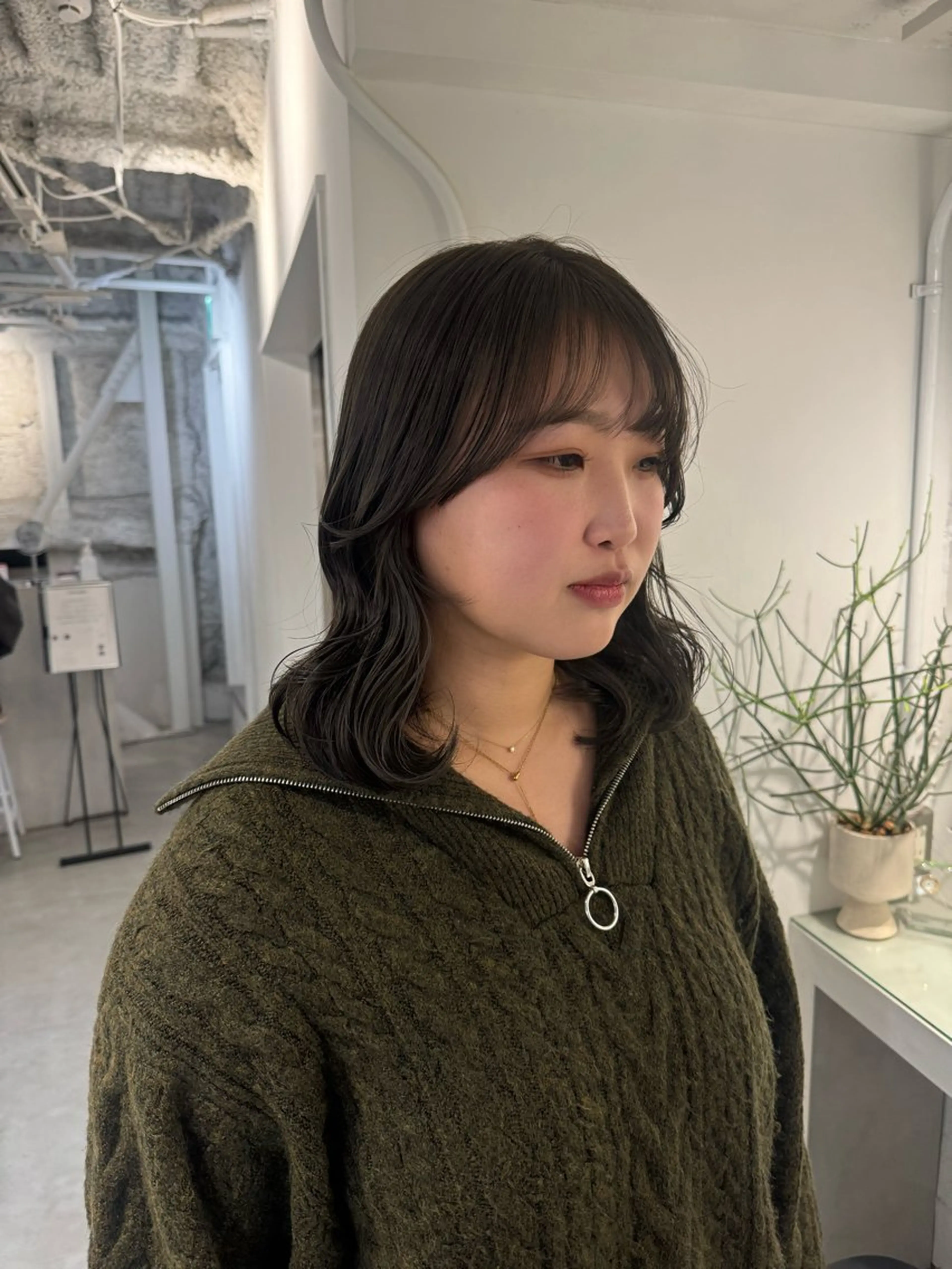 セミロング カット ヘアカラー トリートメント 顔周りcut・ご相談 =新宿しずく🇰🇷のヘアスタイル