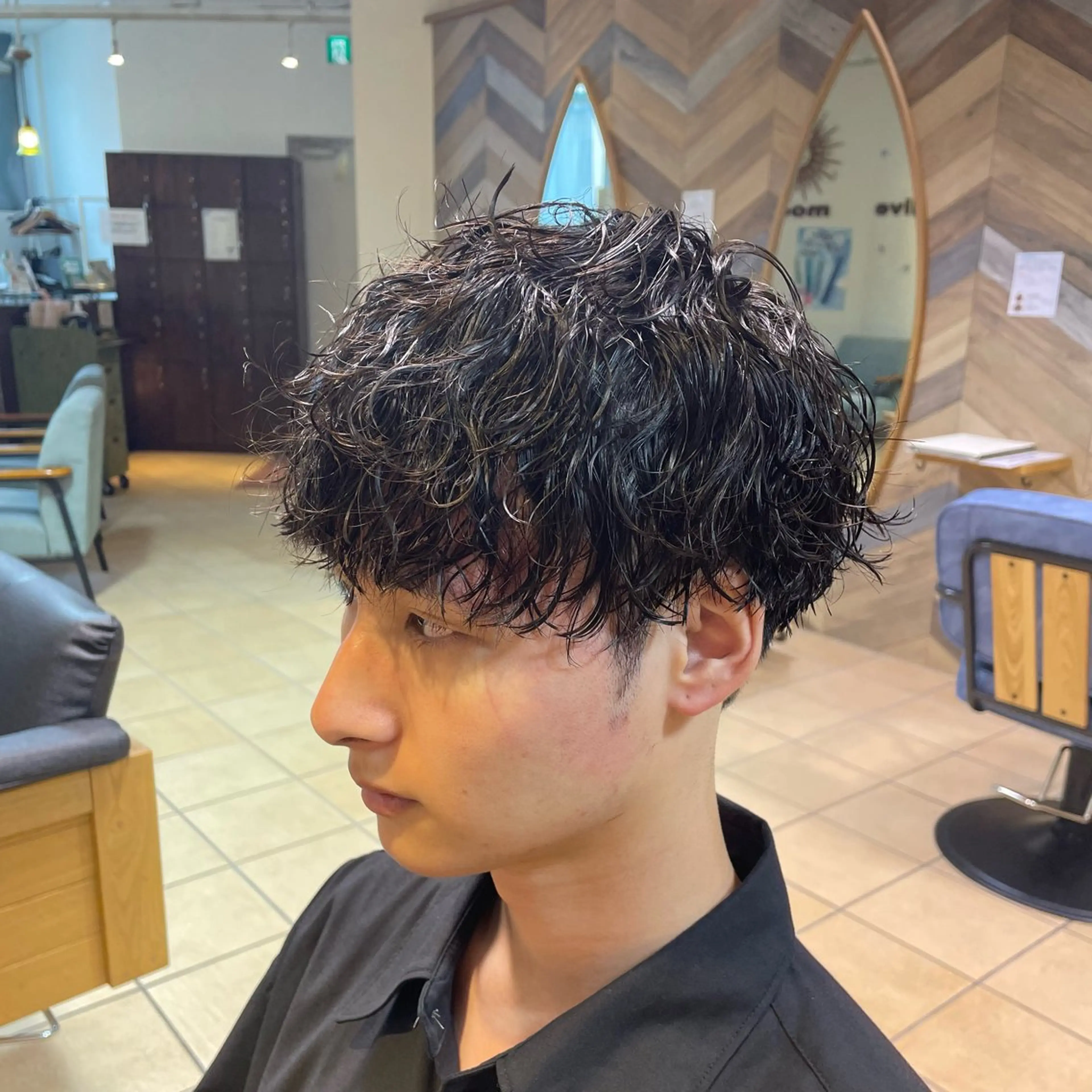 ショート パーマ メンズ メンズパーマ 波巻きパーマ カット ヘアカラー パーマ すげ さやかのヘアスタイル