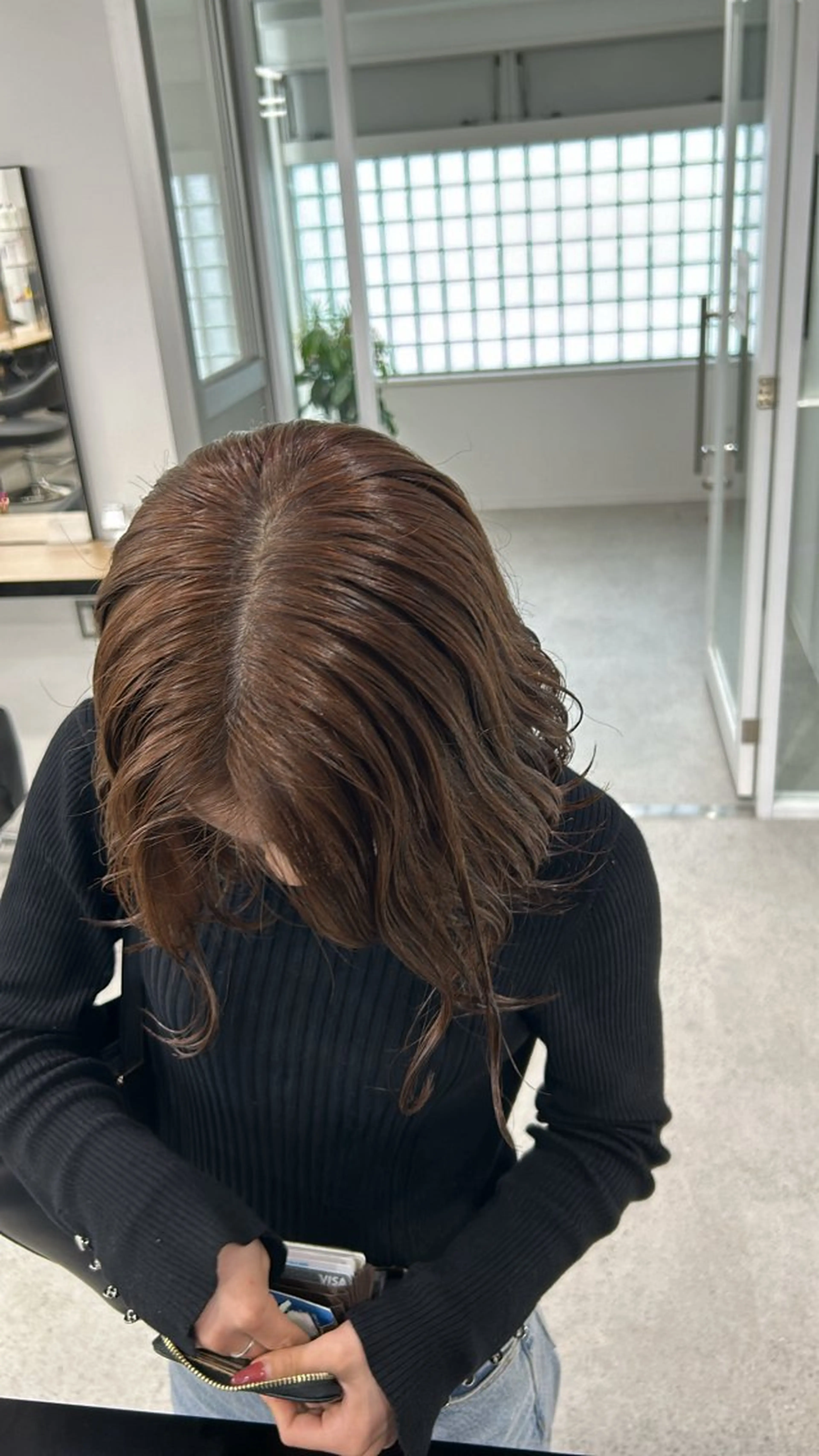 ロング ヘアカラー 艶感ミルクティー🤍 色落ち綺麗🤍ともやのヘアスタイル