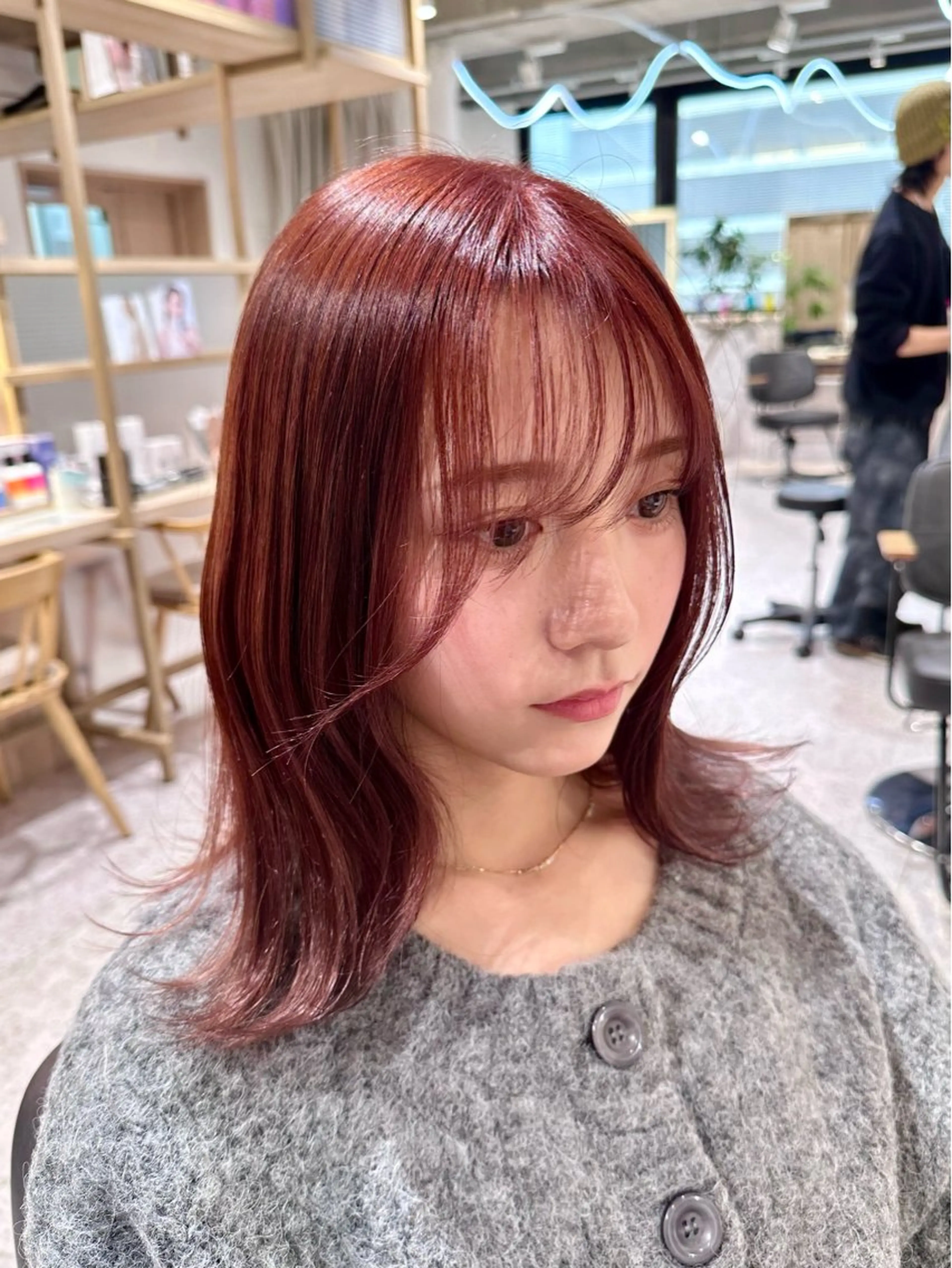 ミディアム ミディアムパーマ 顔周りカット ハイライト 髪質改善 韓国風ヘア ヘアカラー ハイトーン/艶カラー 🫧 ユイナのヘアスタイル