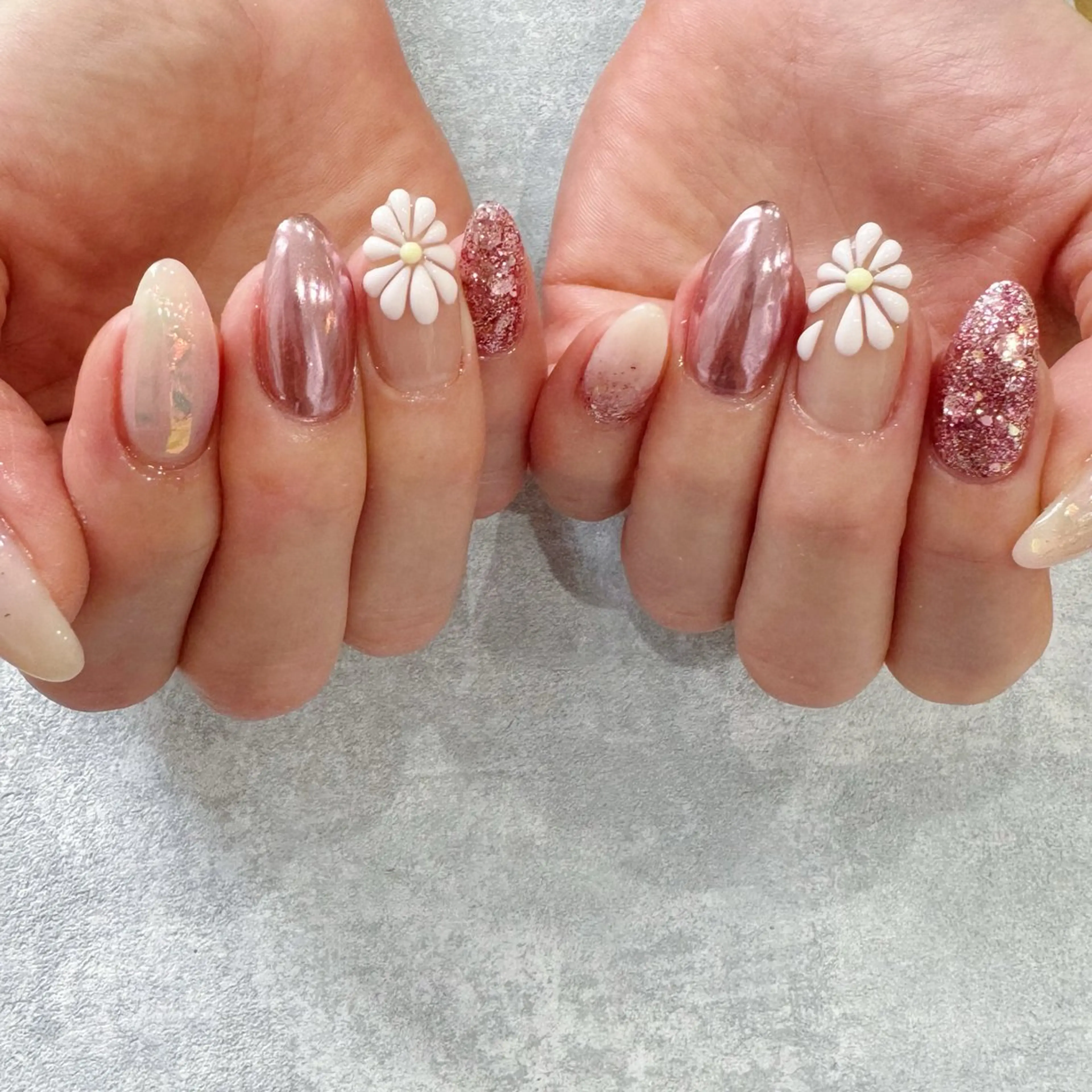 ネイル ミラーネイル ピンク ぷっくりネイル ハンドネイル Rediant Salonのネイルデザイン