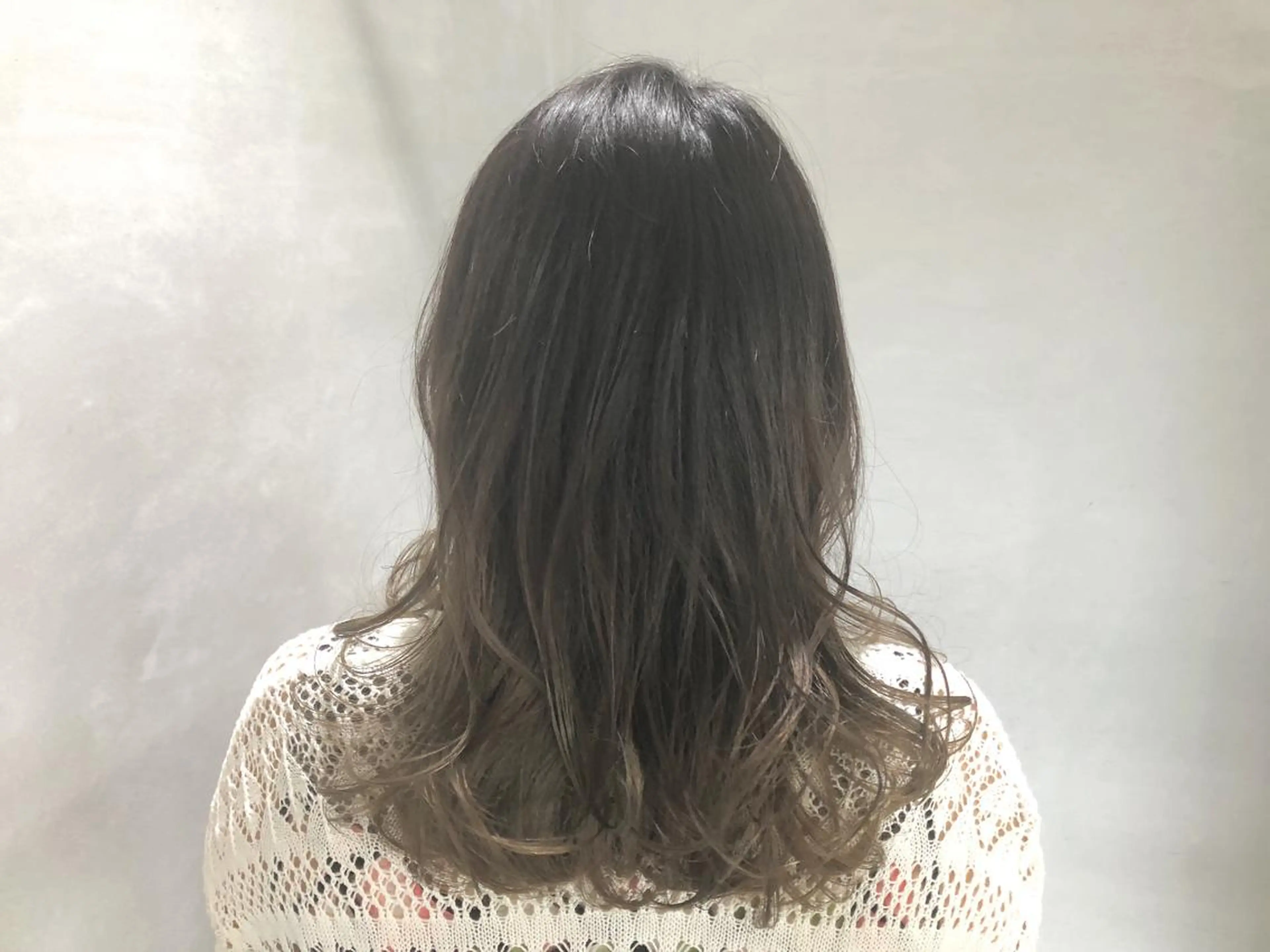 セミロング カラー グラデーションカラー Strawberry所属・原田 志保のヘアスタイル