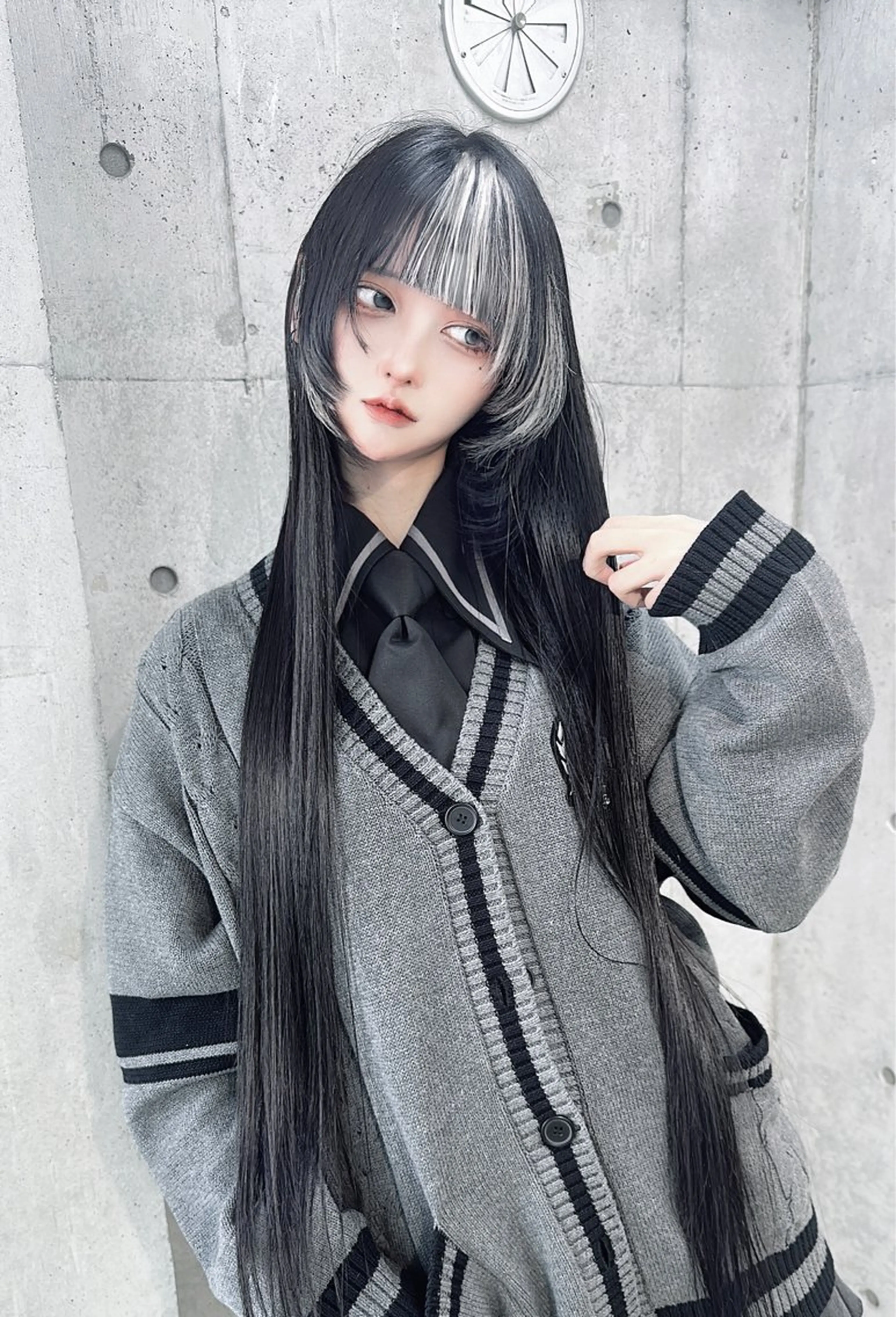 ロング ホワイト&レイヤーカ ットエクステ長畠俊輔のヘアスタイル