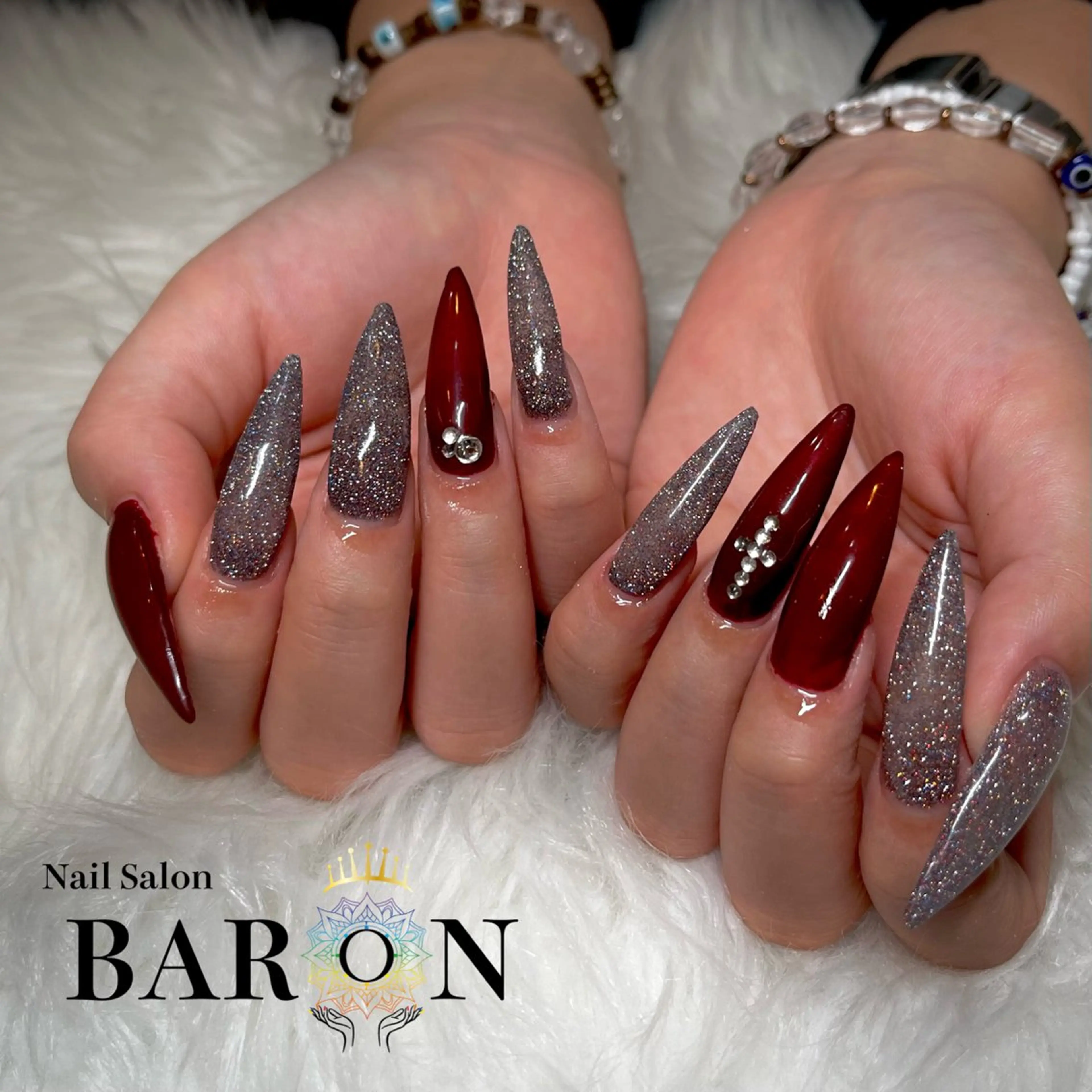 ネイル ブラウン フラッシュネイル 赤色 ストーンネイル ハンドネイル ☆SAKI☆ BARON 店長のネイルデザイン